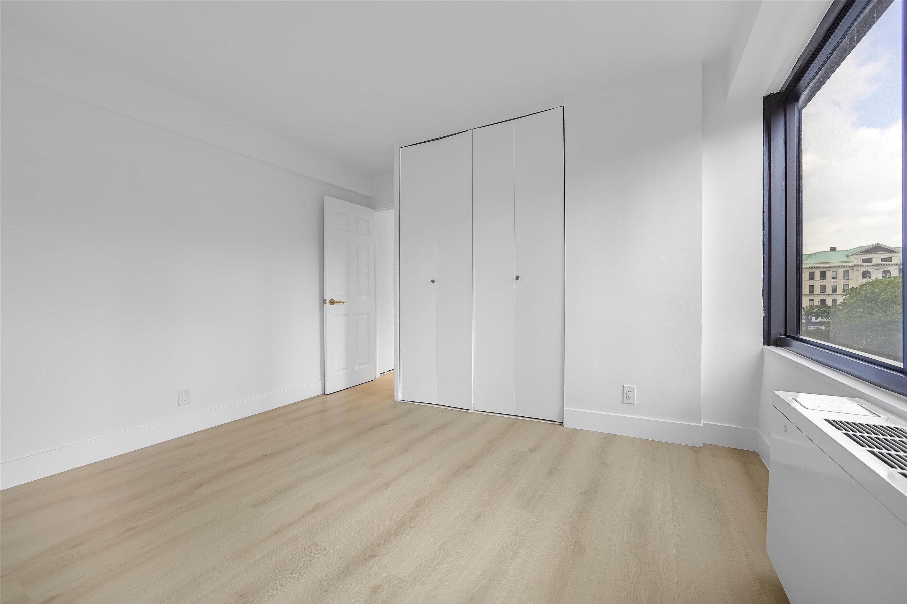 135 MONTGOMERY ST Unit: 4G