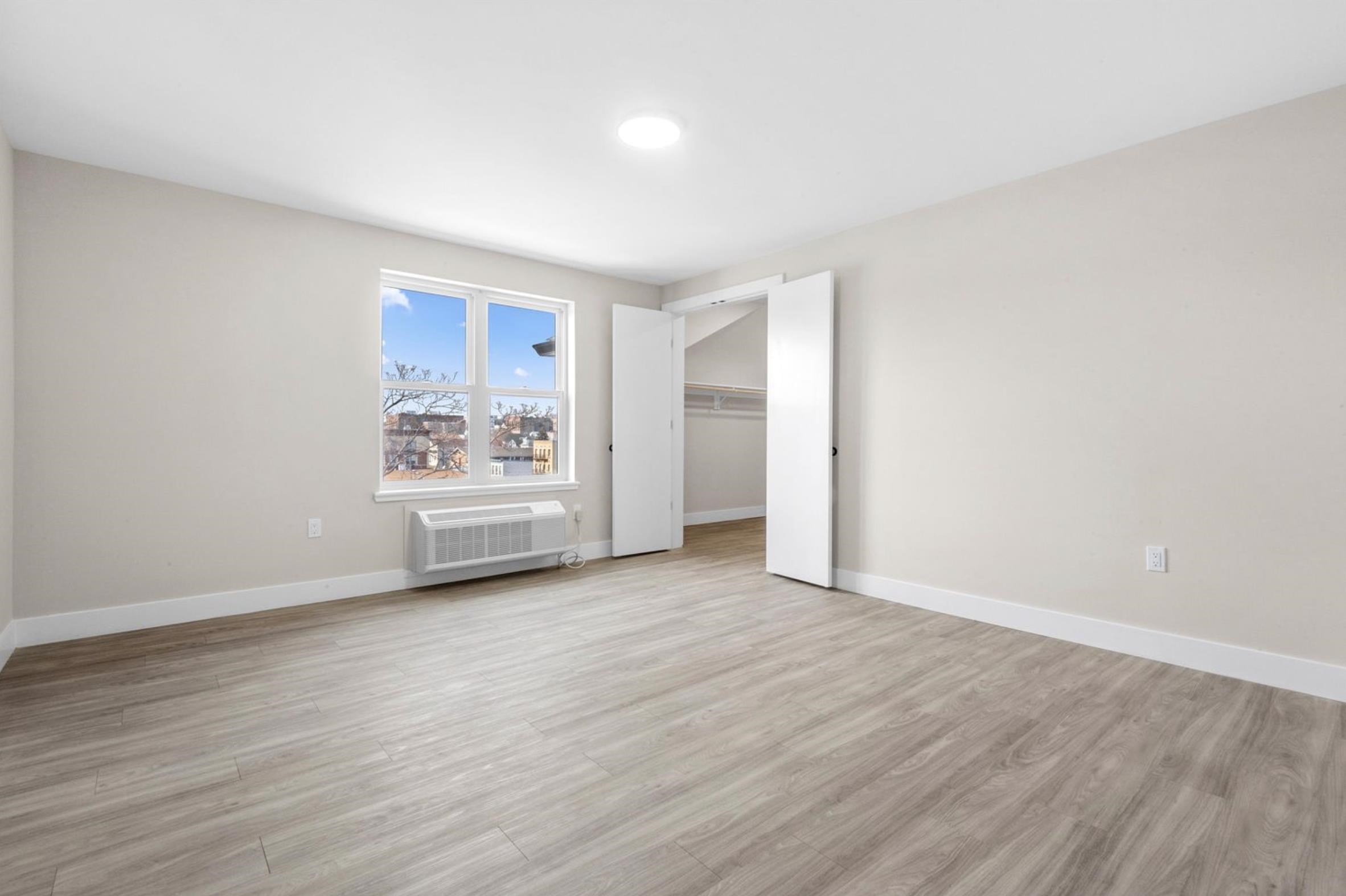 212 70TH ST Unit: 405