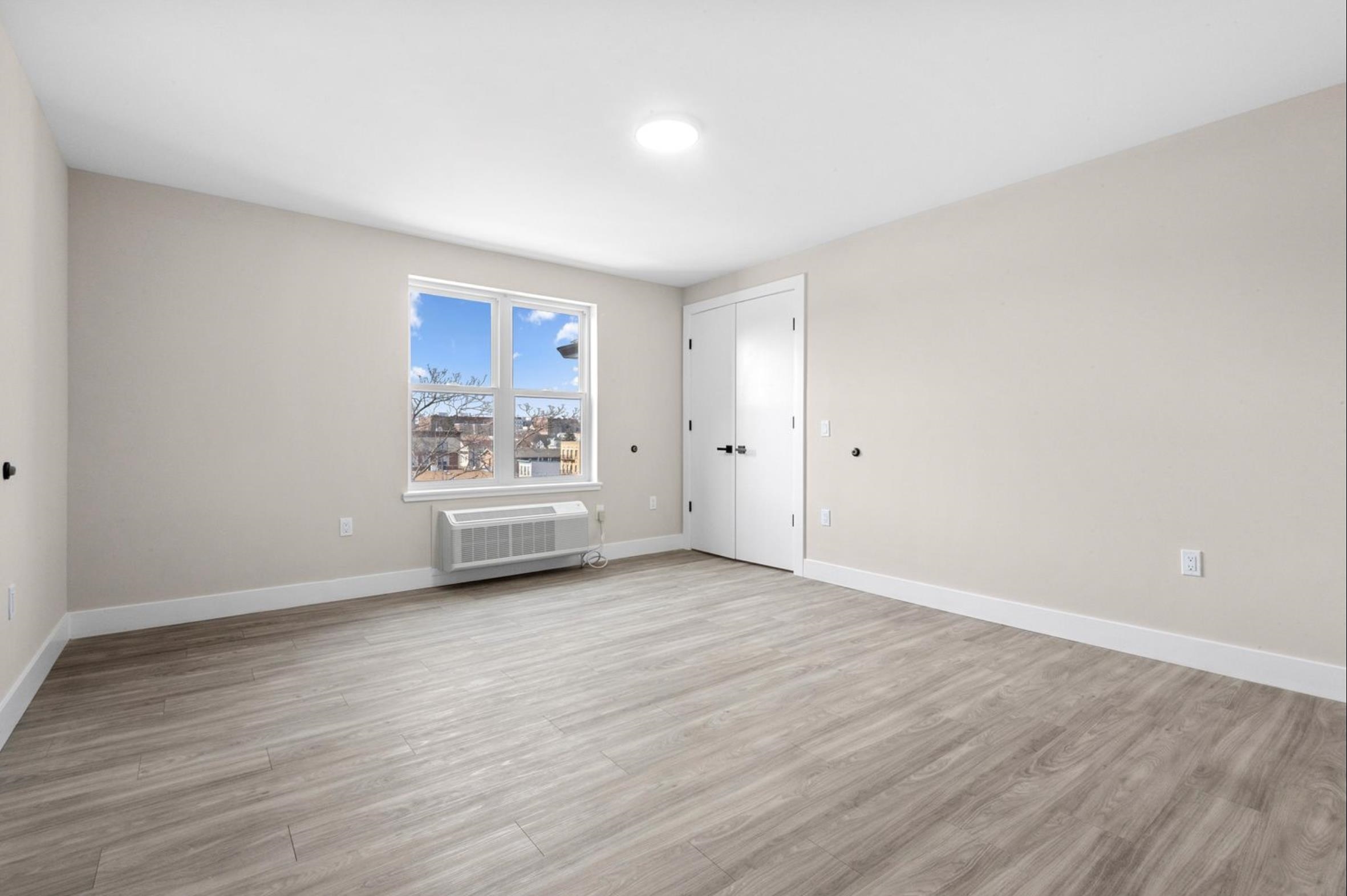 212 70TH ST Unit: 405