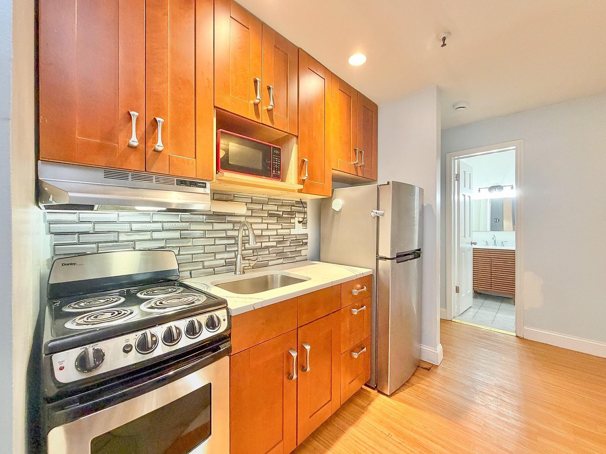 130 MADISON ST Unit: 1B