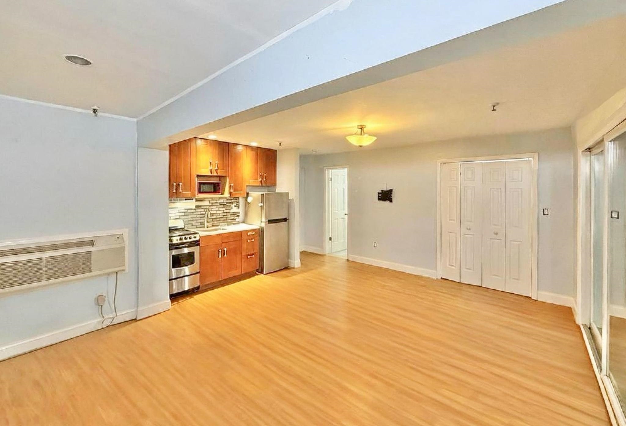 130 MADISON ST Unit: 1B