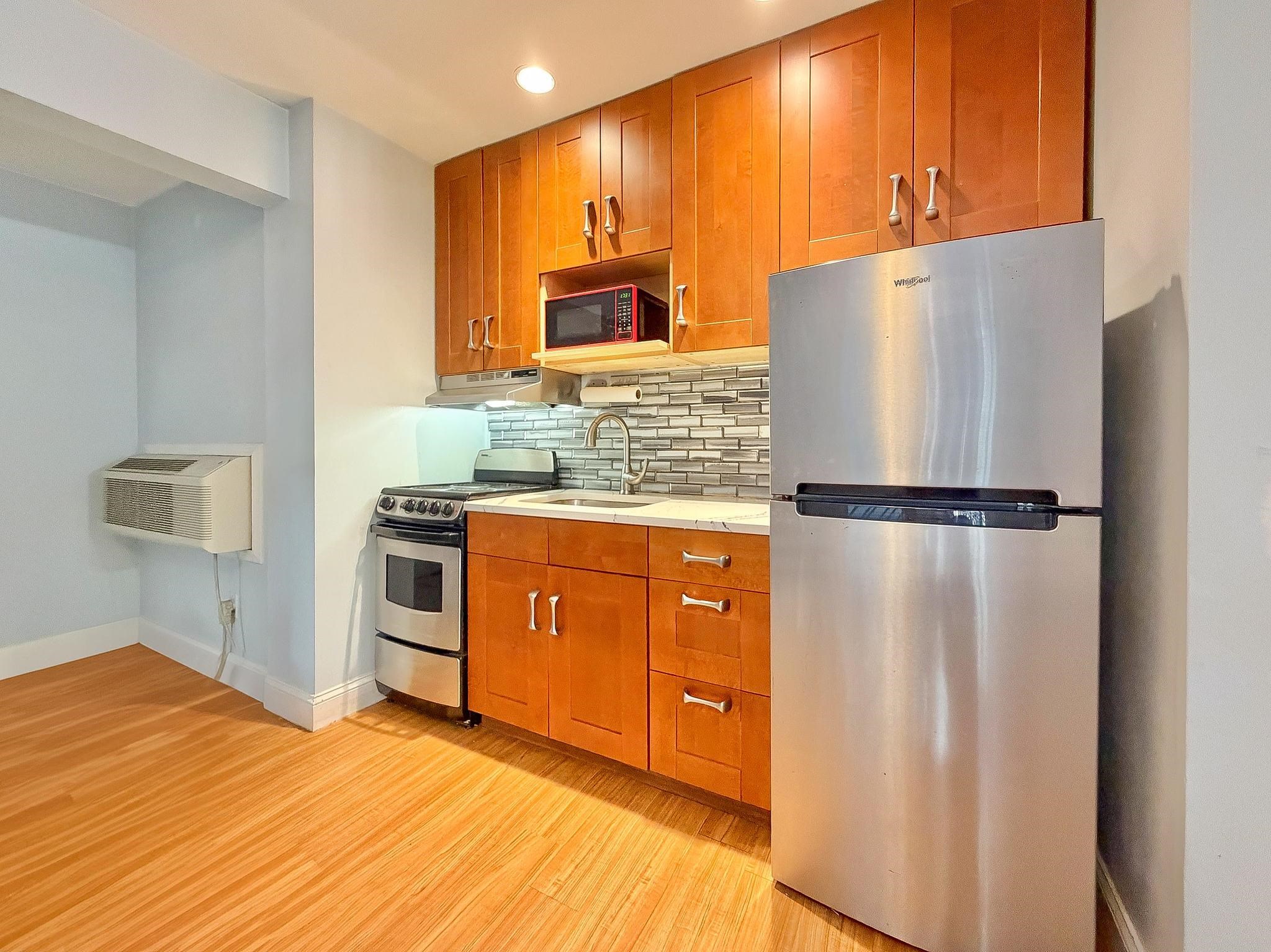 130 MADISON ST Unit: 1B