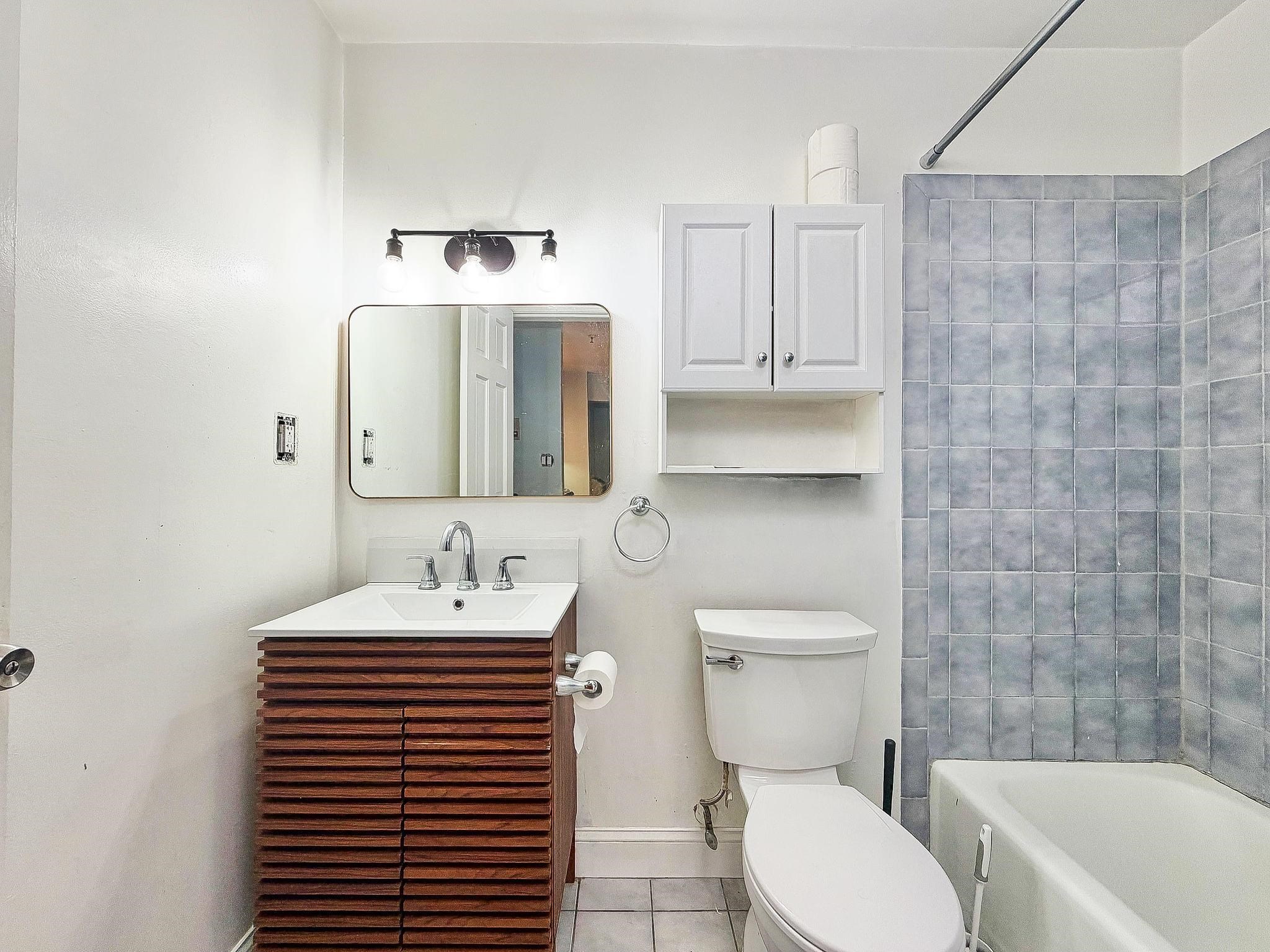 130 MADISON ST Unit: 1B