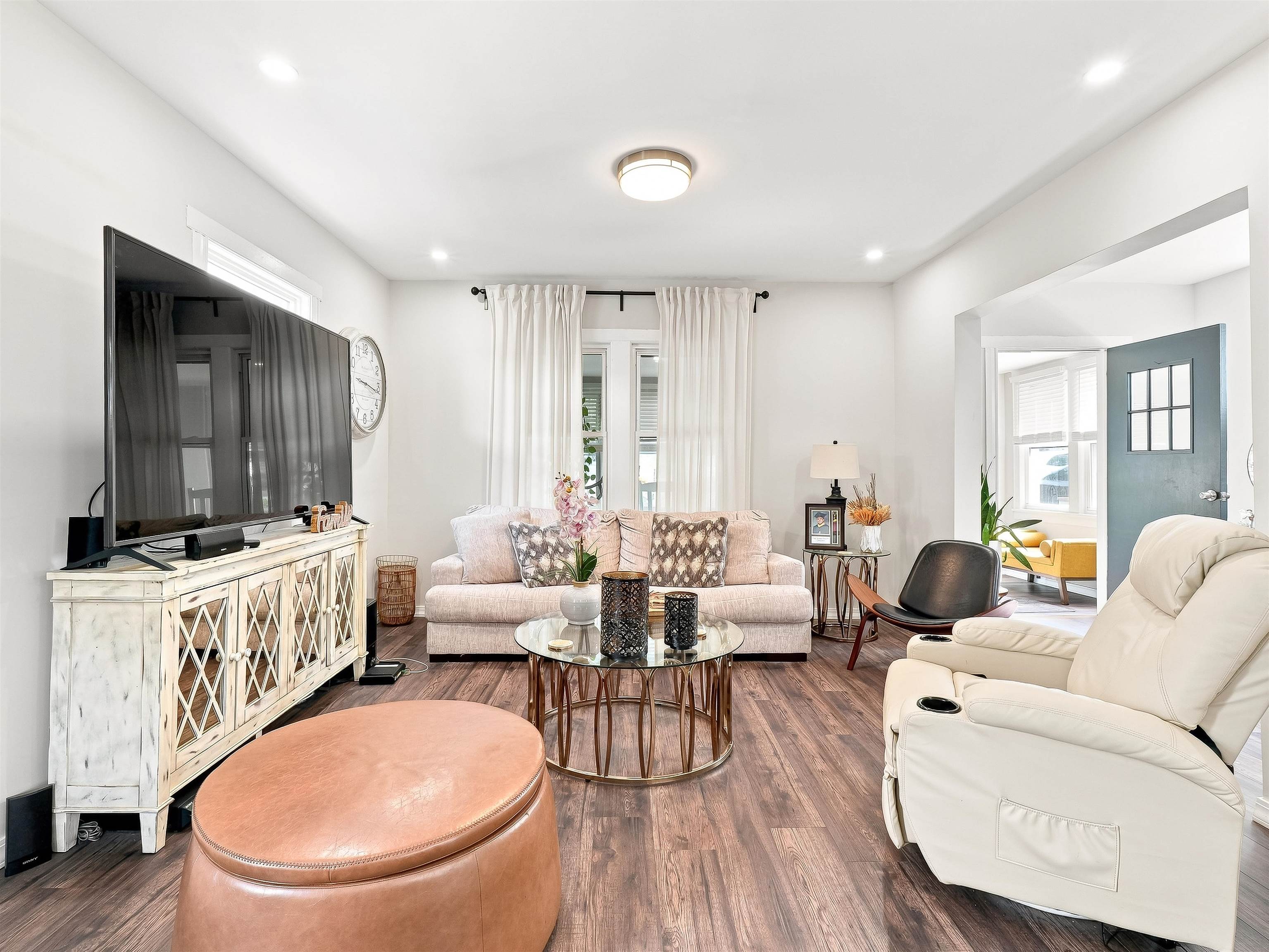 26 LINWOOD AVE