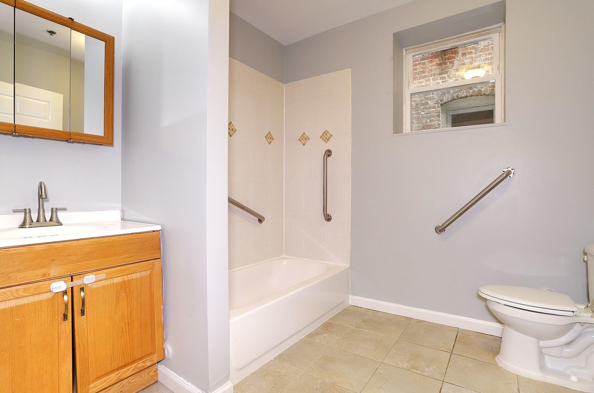 236 VAN HORNE ST Unit: 1B