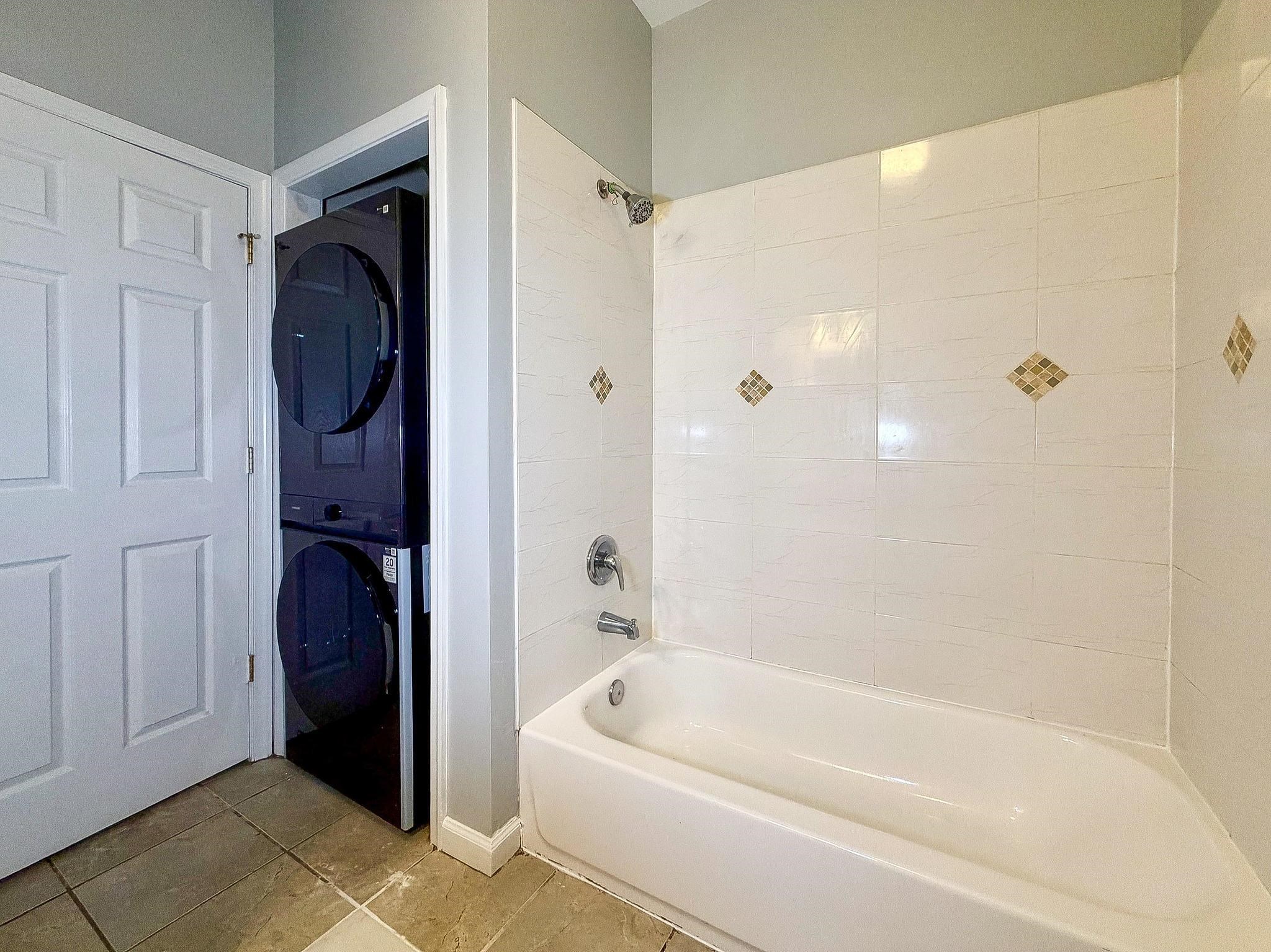 236 VAN HORNE ST Unit: 1B