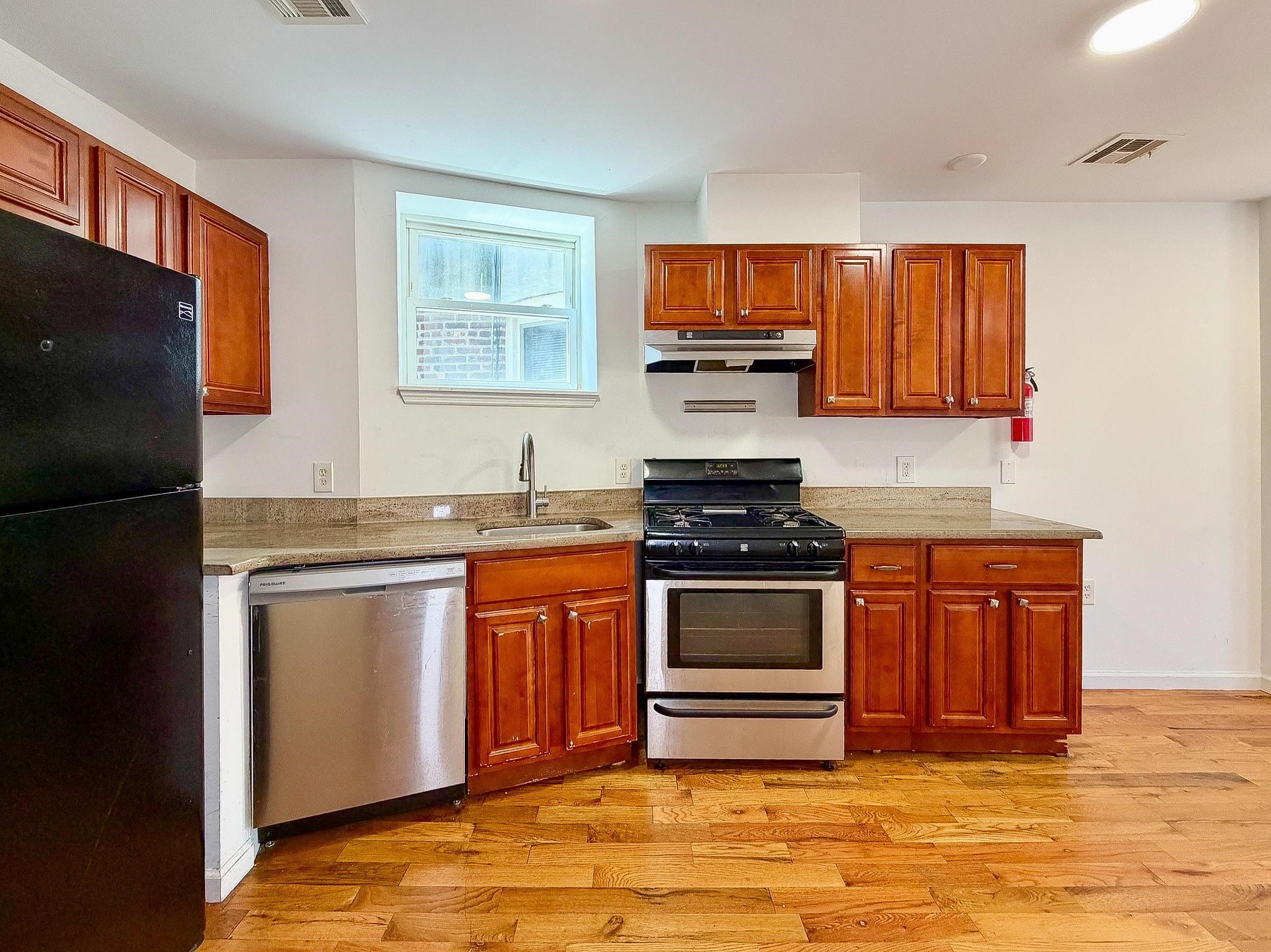 236 VAN HORNE ST Unit: 3B