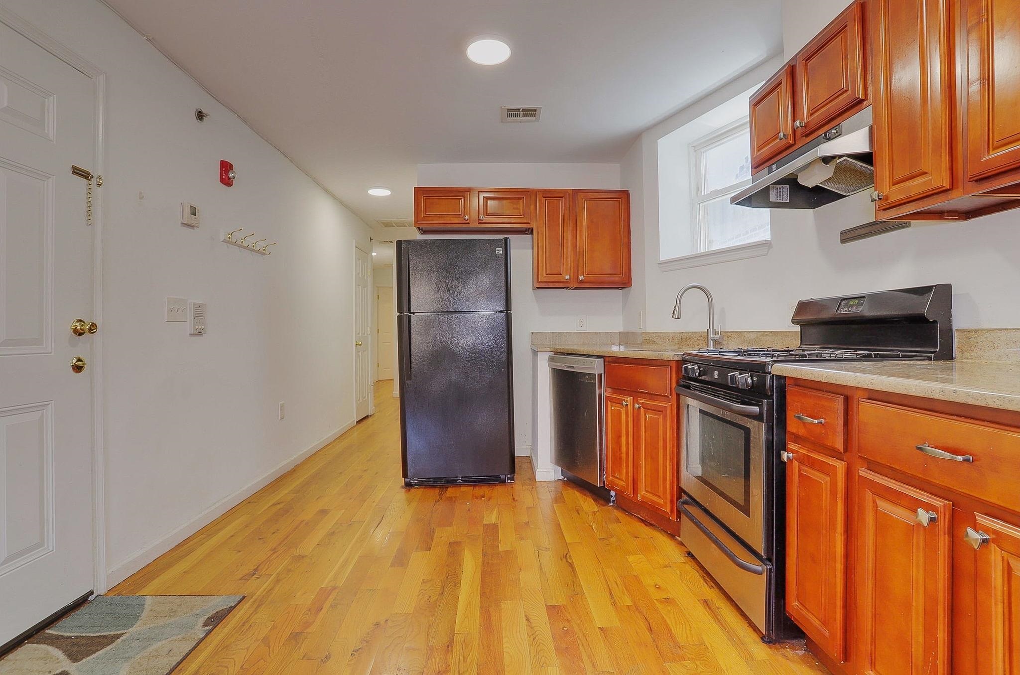 236 VAN HORNE ST Unit: 3B