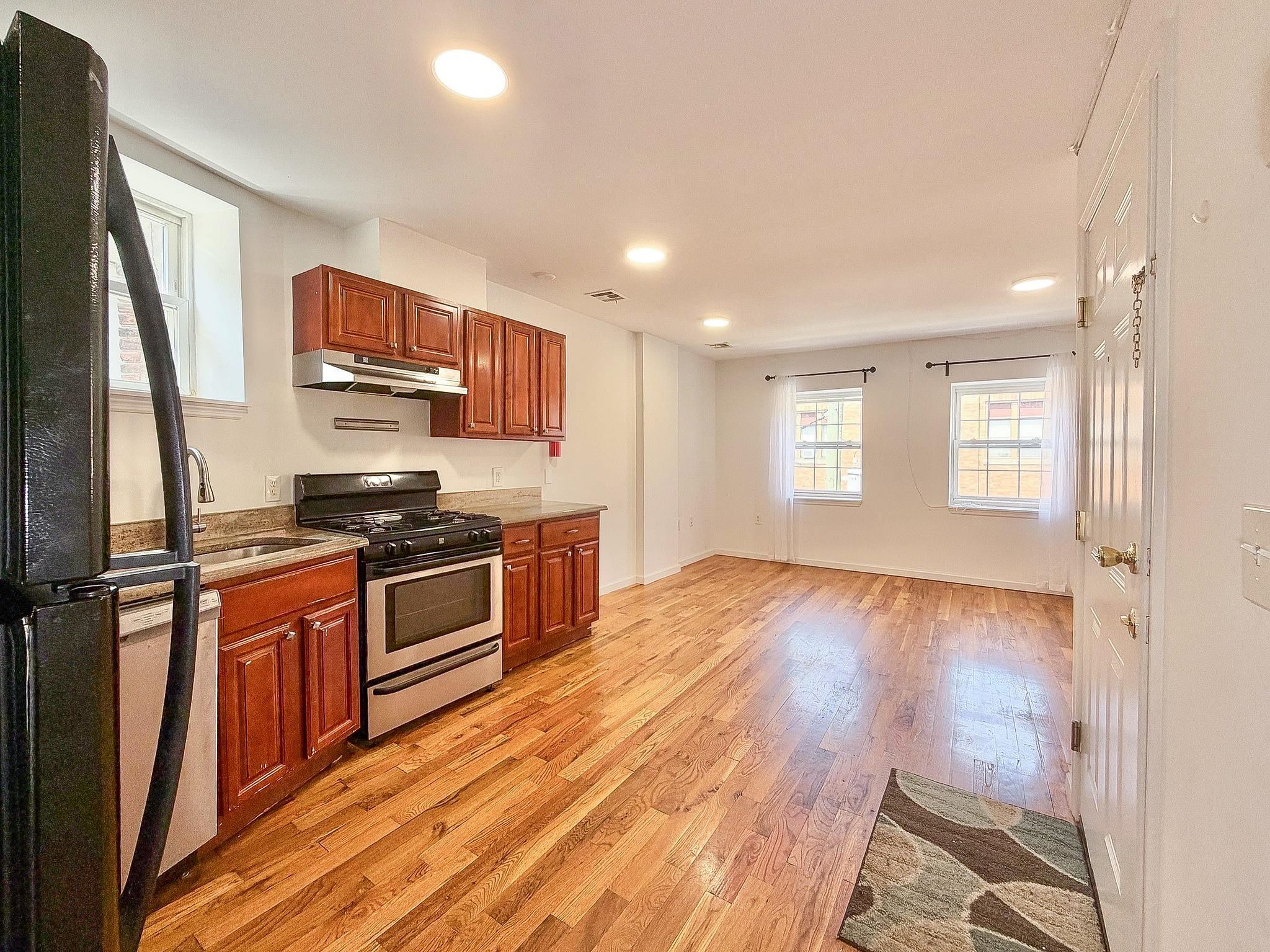 236 VAN HORNE ST Unit: 3B
