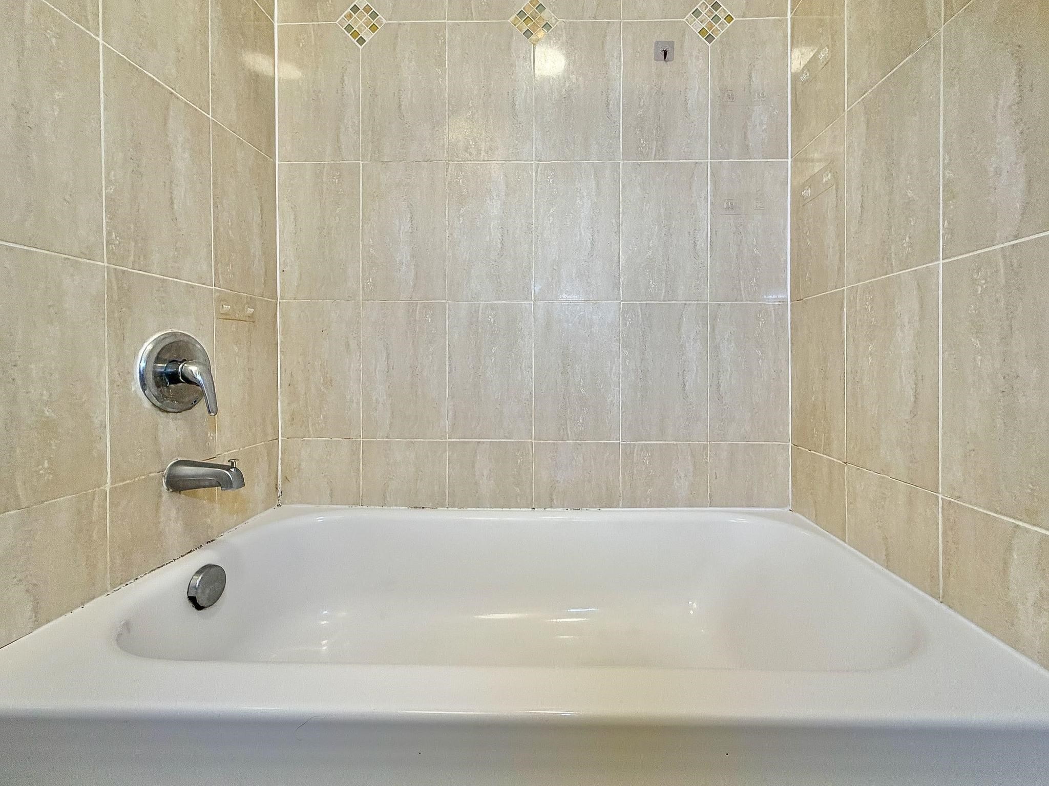236 VAN HORNE ST Unit: 3B