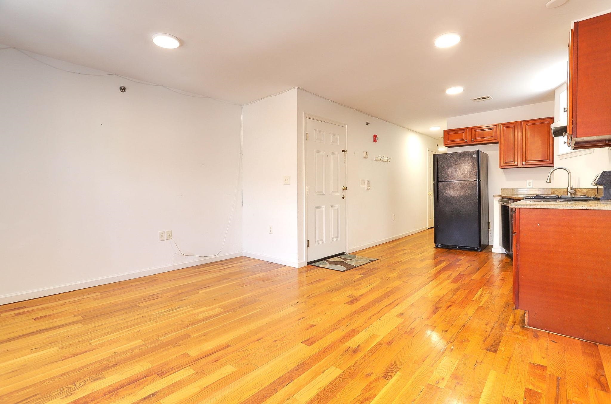 236 VAN HORNE ST Unit: 3B