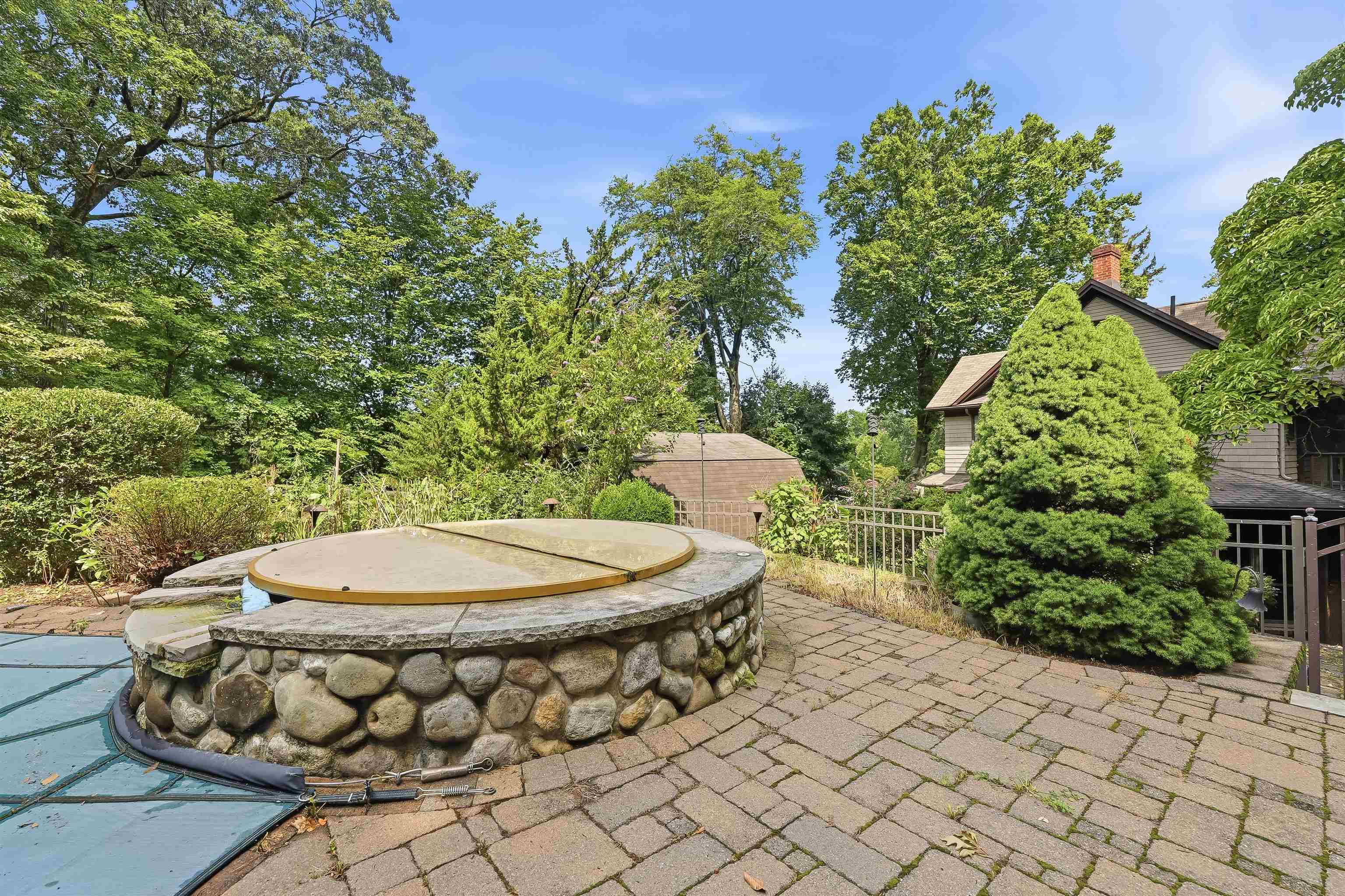 41 CREST RD