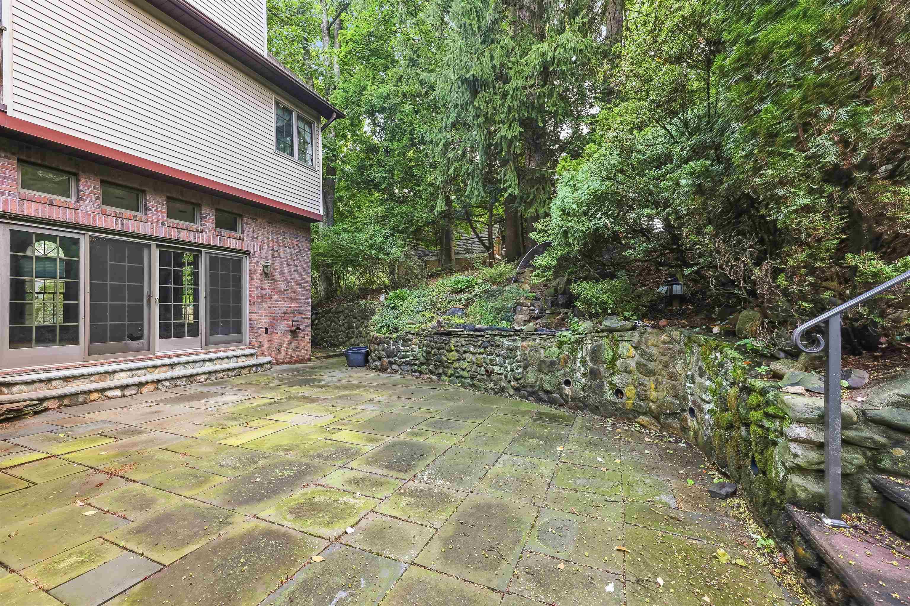41 CREST RD