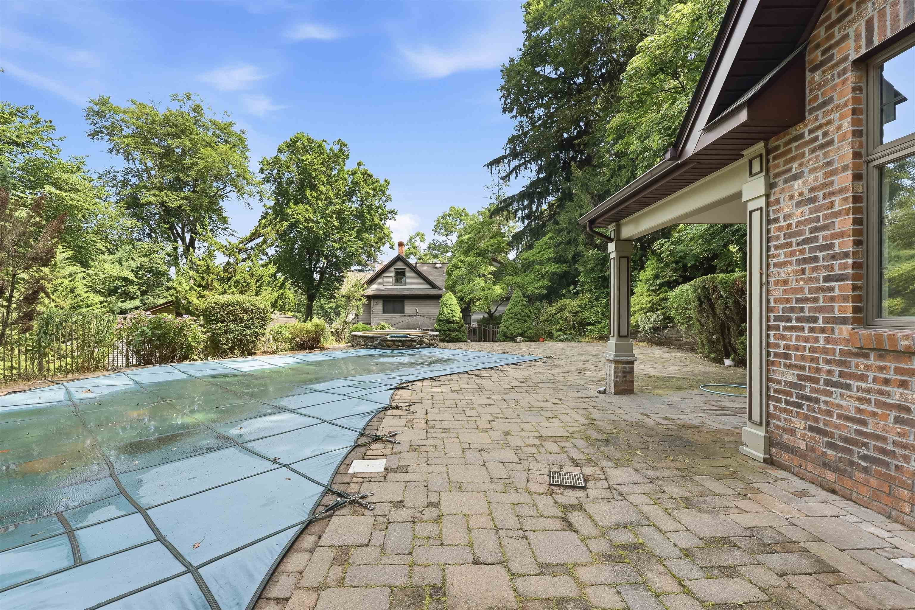 41 CREST RD