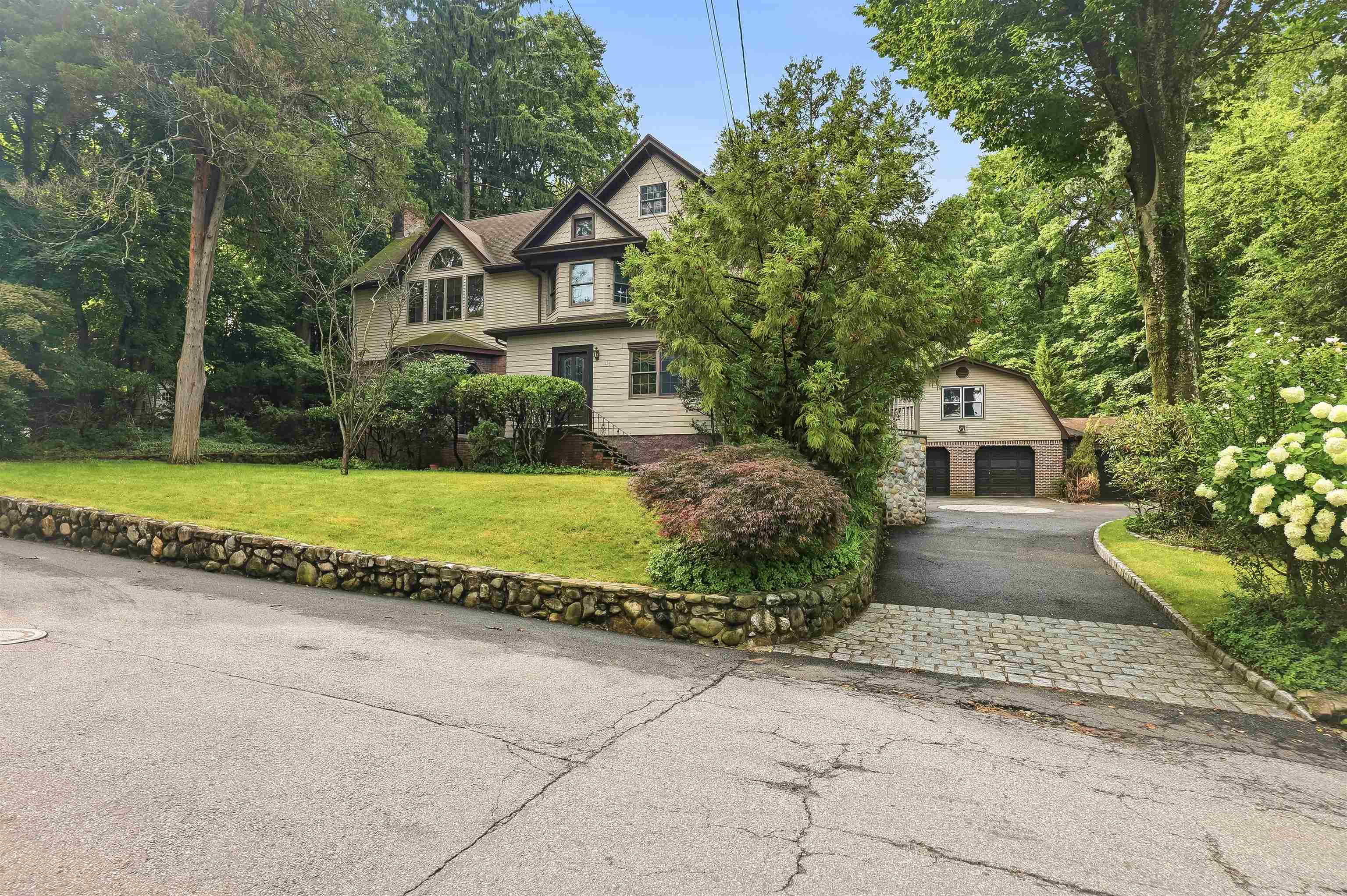41 CREST RD