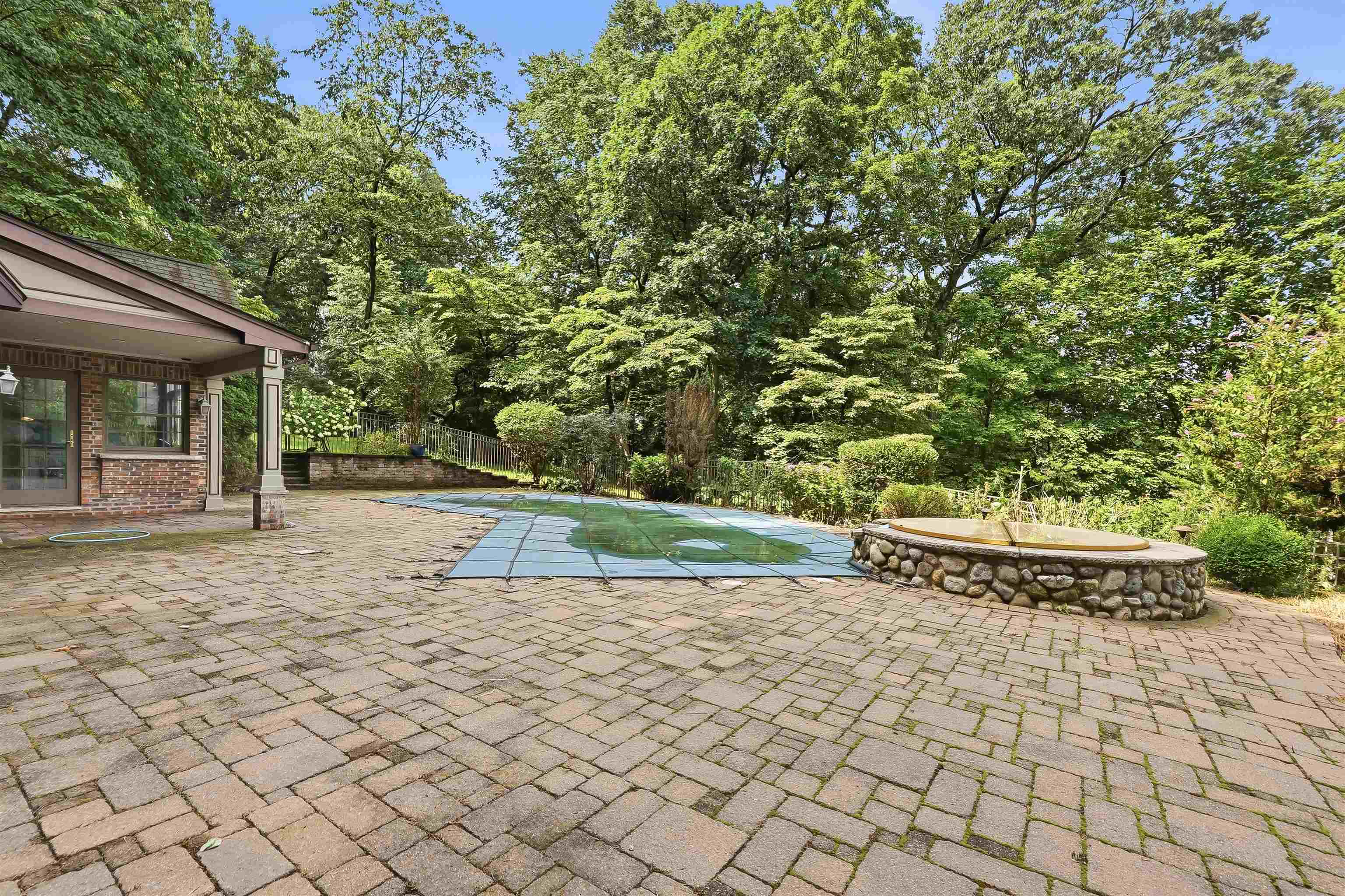 41 CREST RD