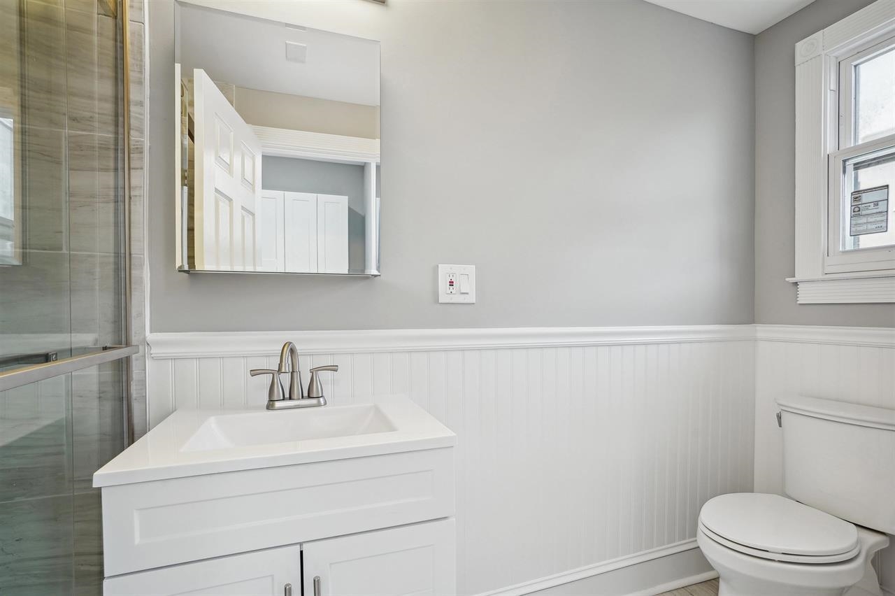 198 GRIFFITH ST Unit: 1L