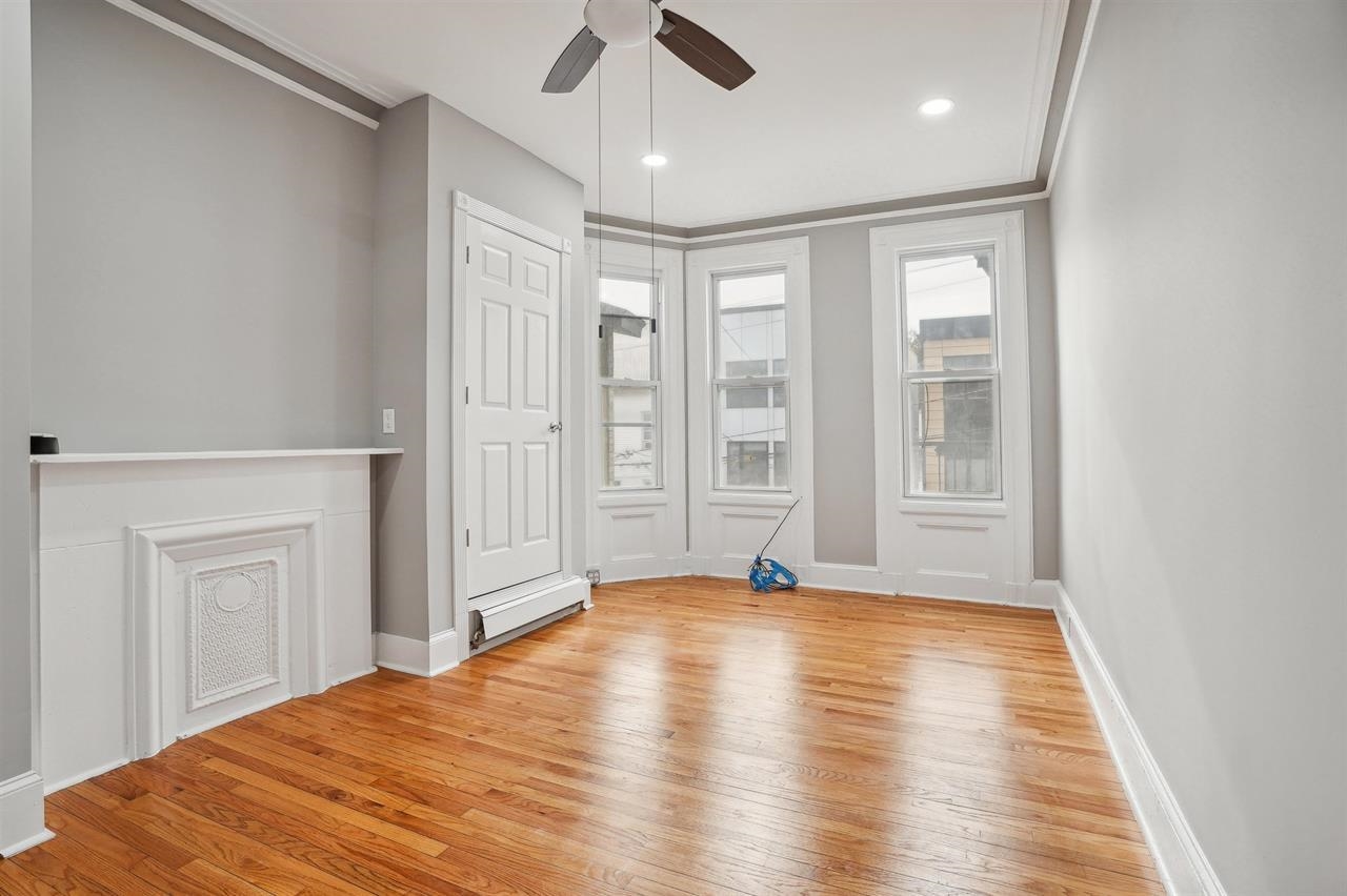 198 GRIFFITH ST Unit: 1L