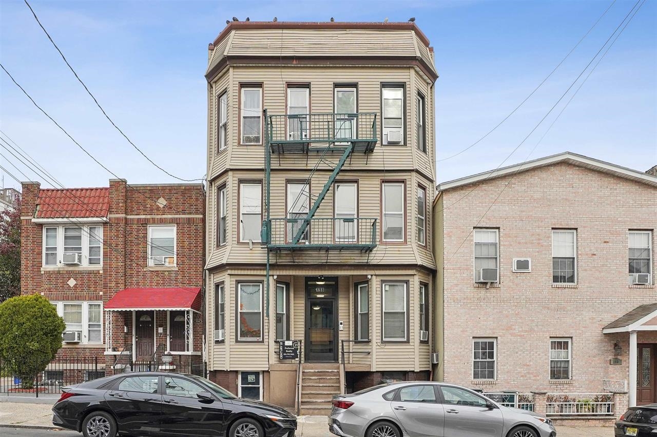 198 GRIFFITH ST Unit: 1L