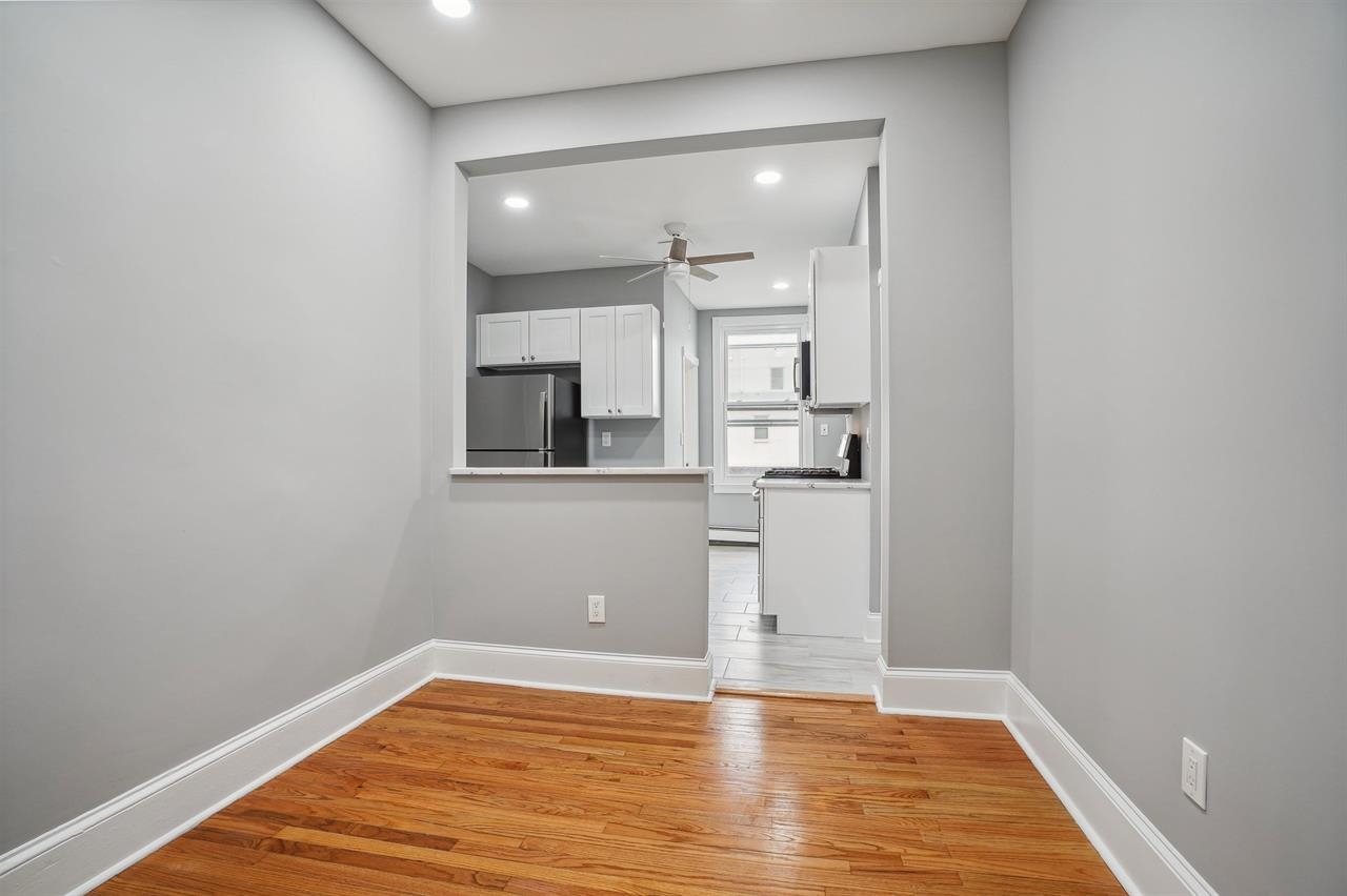 198 GRIFFITH ST Unit: 1L