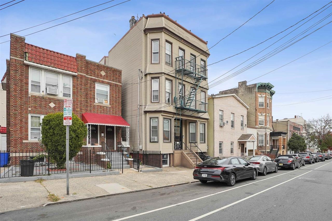 198 GRIFFITH ST Unit: 1L