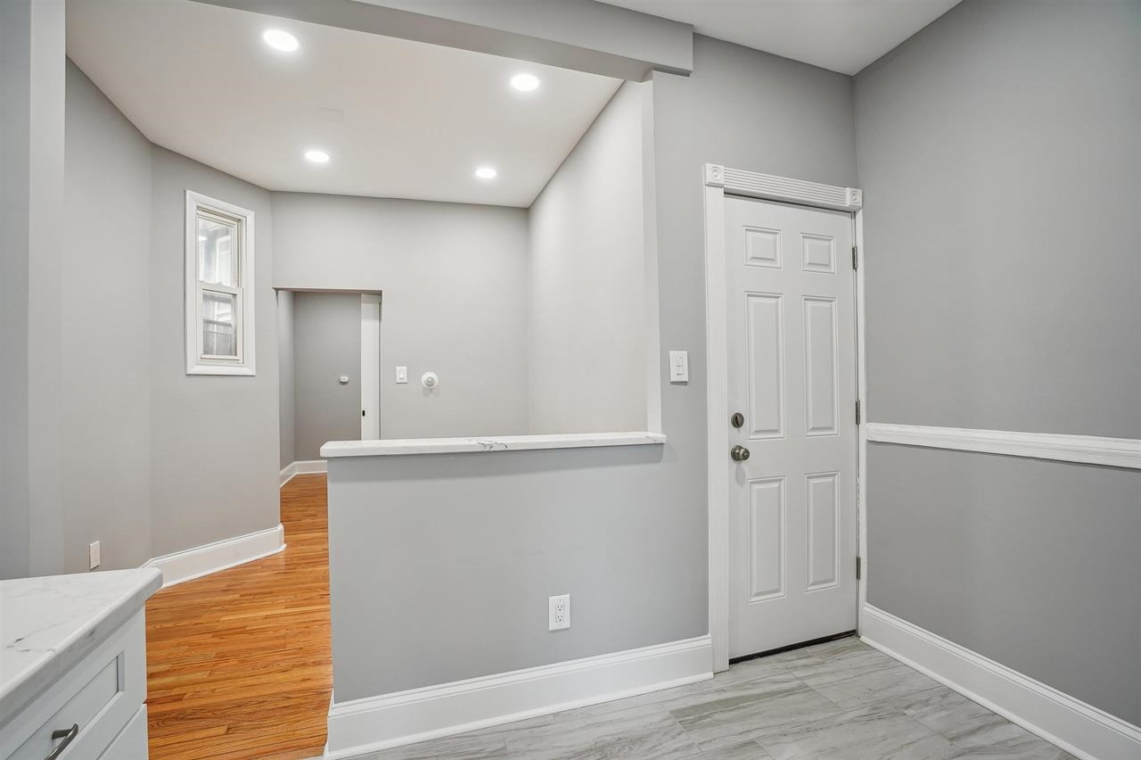 198 GRIFFITH ST Unit: 1L
