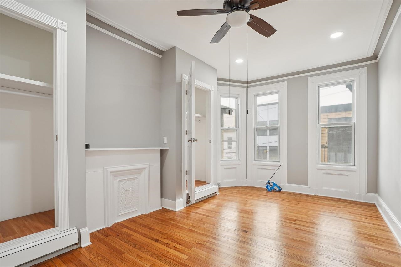 198 GRIFFITH ST Unit: 1L