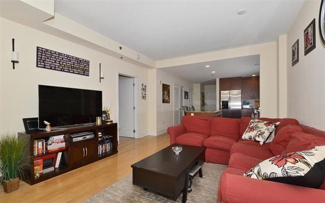 1125 MAXWELL LANE Unit: 404