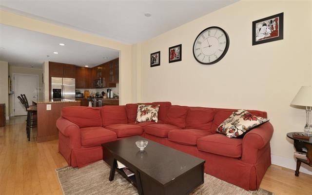 1125 MAXWELL LANE Unit: 404