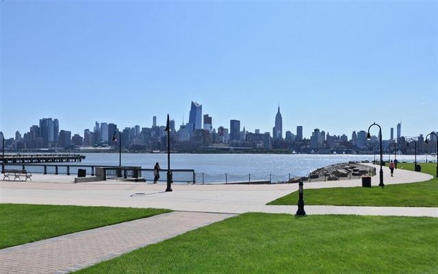 1125 MAXWELL LANE Unit: 404