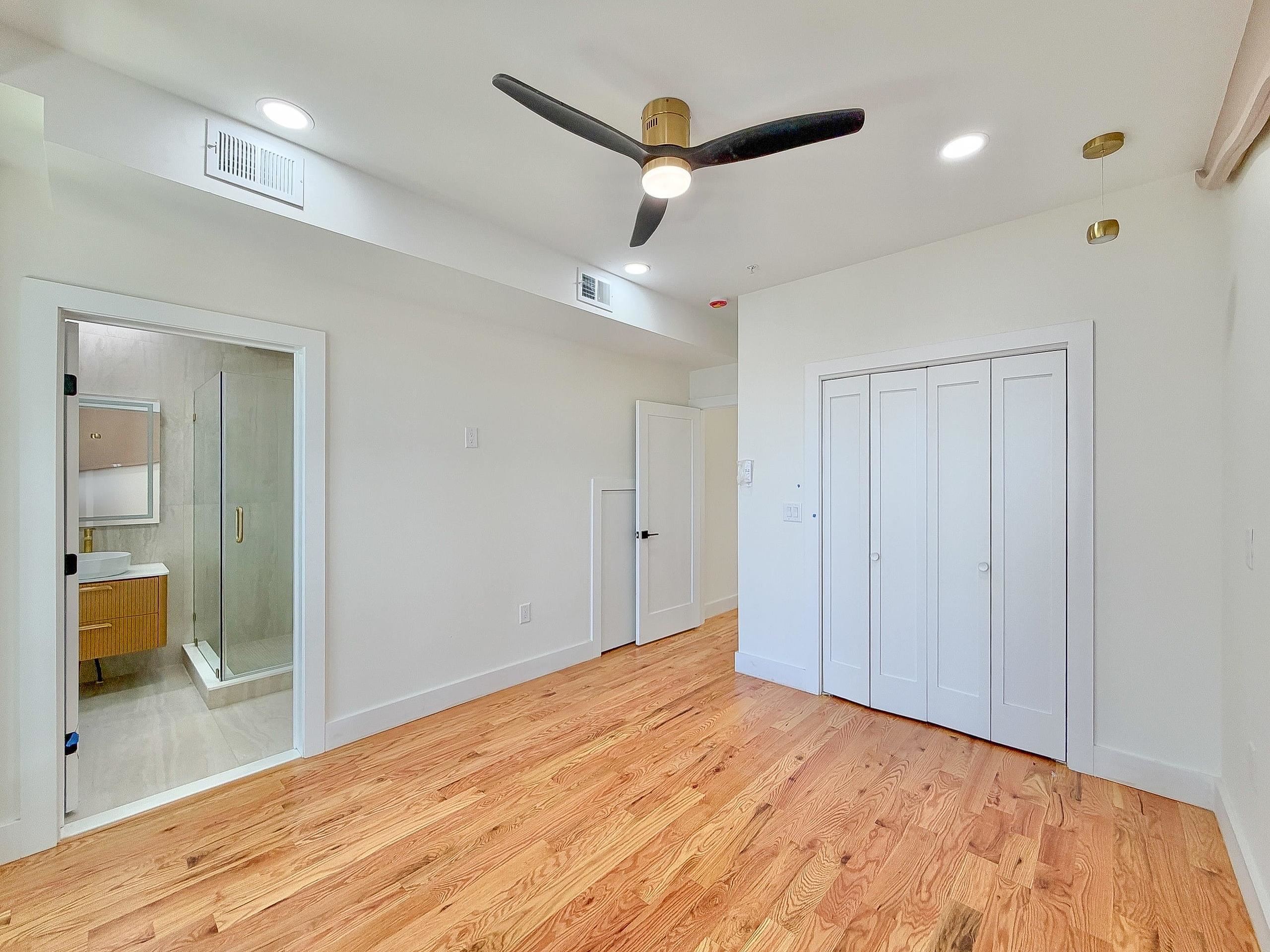 1902 JOHN F KENNEDY BLVD Unit: 2