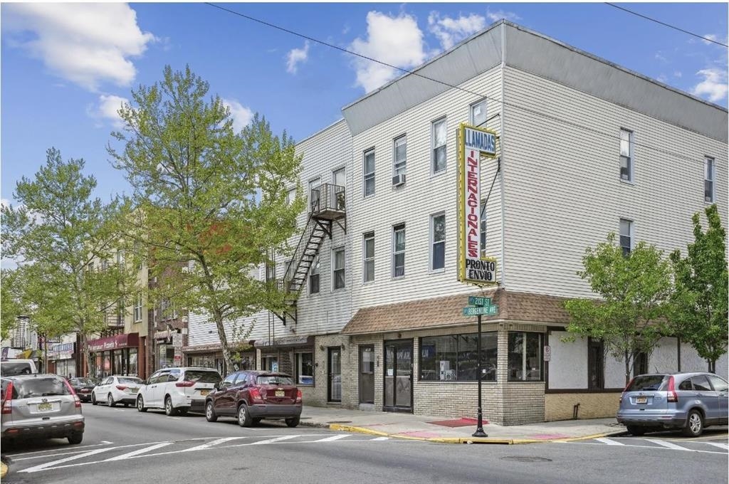 2033 Bergenline BERGENLINE AVE Unit: 3R