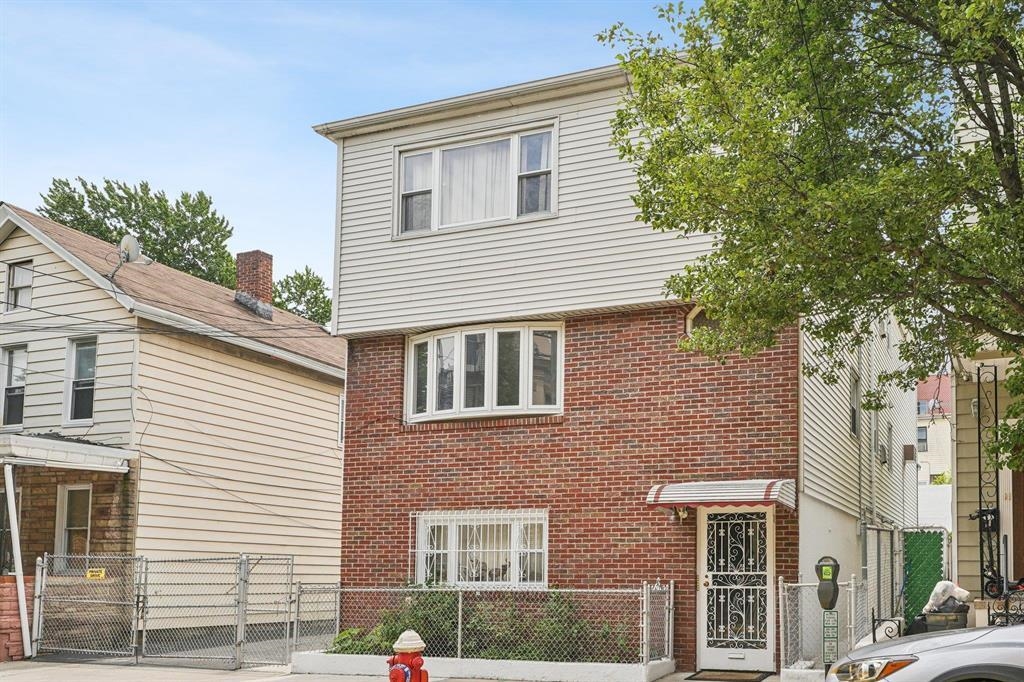 529 38TH ST Unit: #2