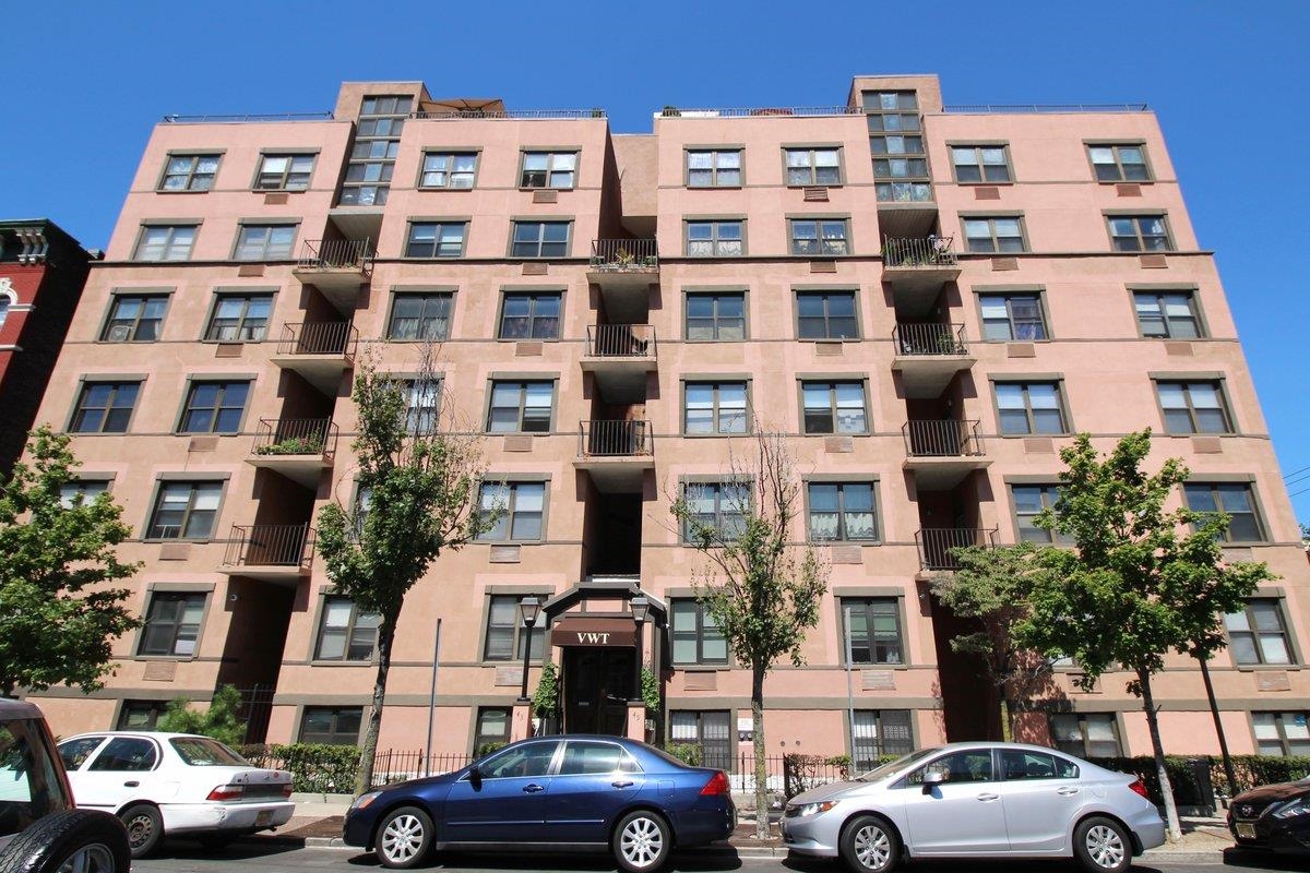 43-49 VAN WAGENEN AVE Unit: 3B