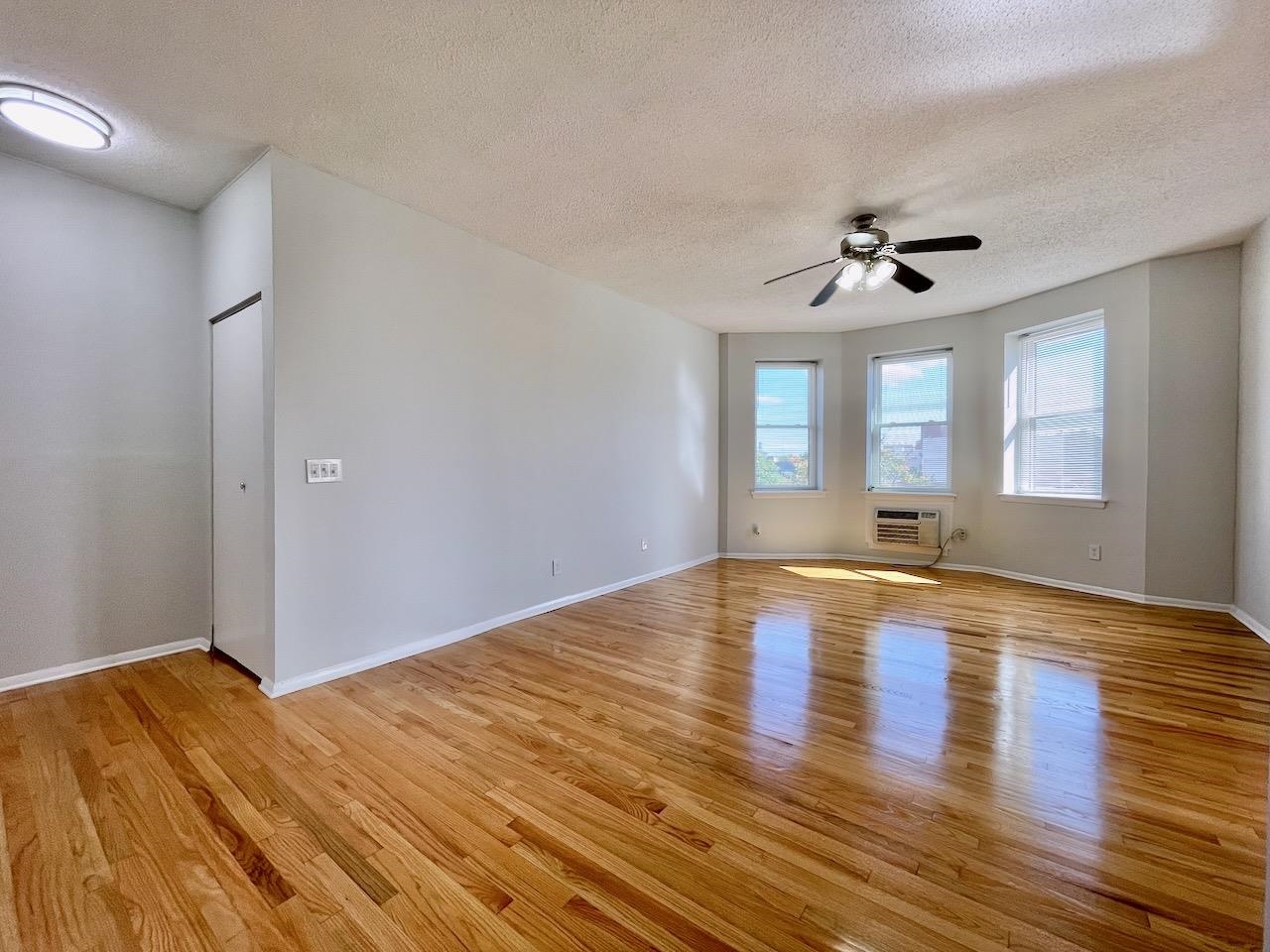 43-49 VAN WAGENEN AVE Unit: 3B