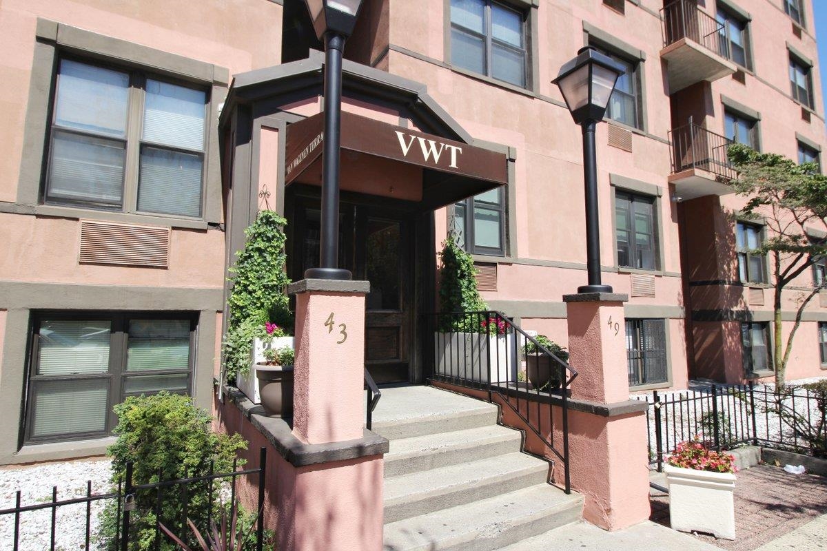 43-49 VAN WAGENEN AVE Unit: 3B