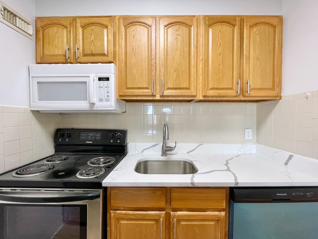 43-49 VAN WAGENEN AVE Unit: 3B