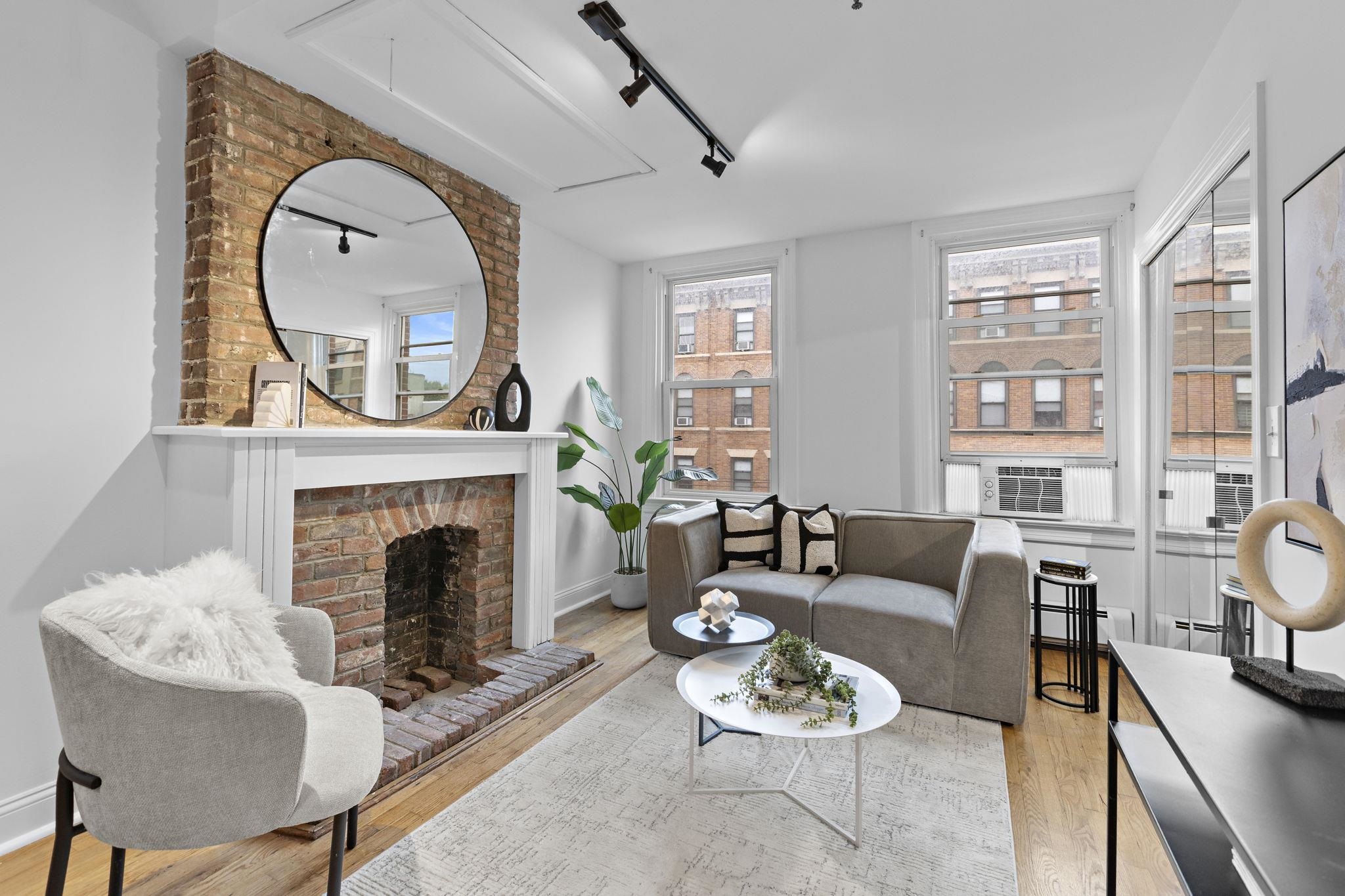 204 WILLOW AVE Unit: 4R