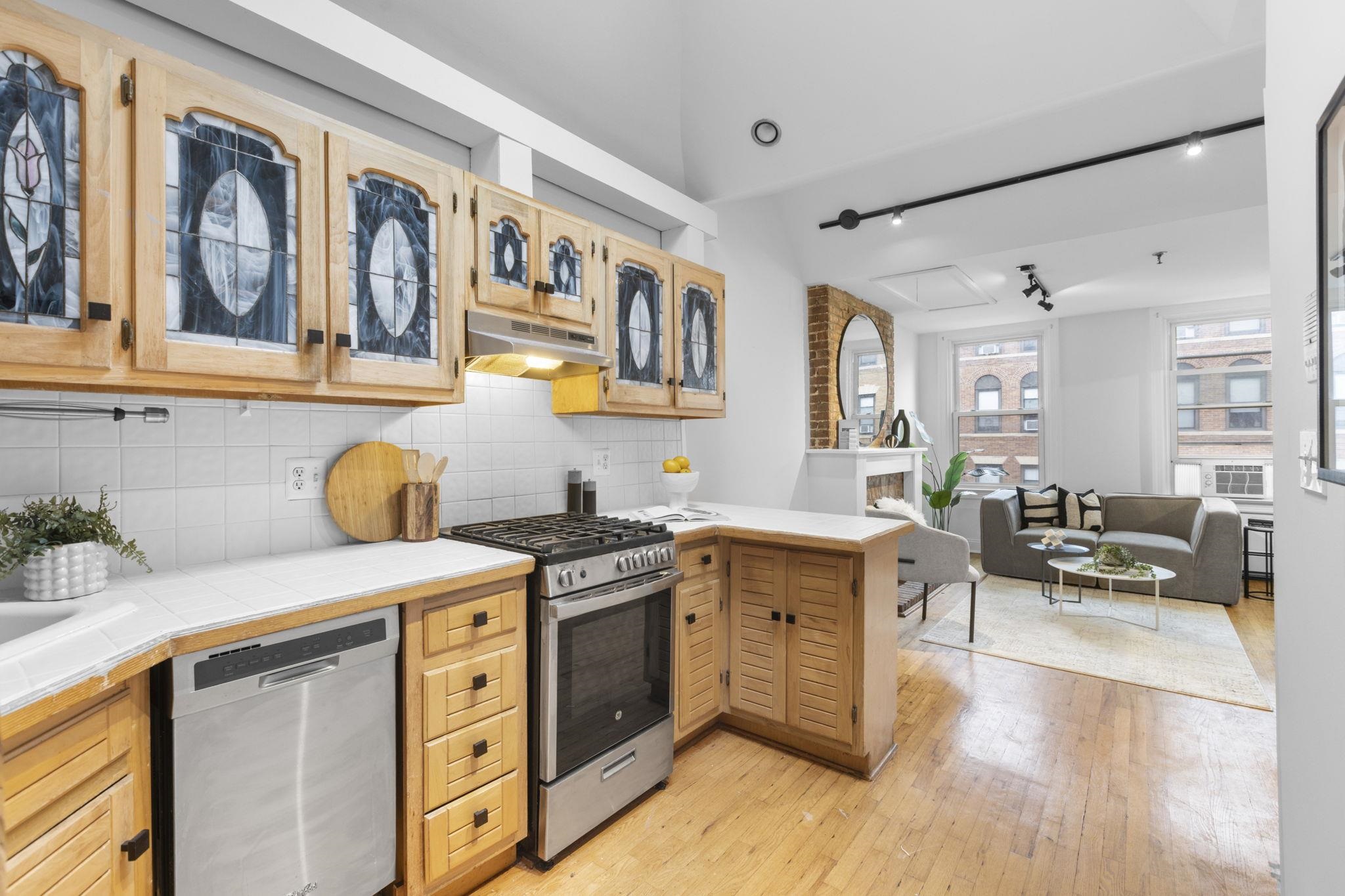 204 WILLOW AVE Unit: 4R