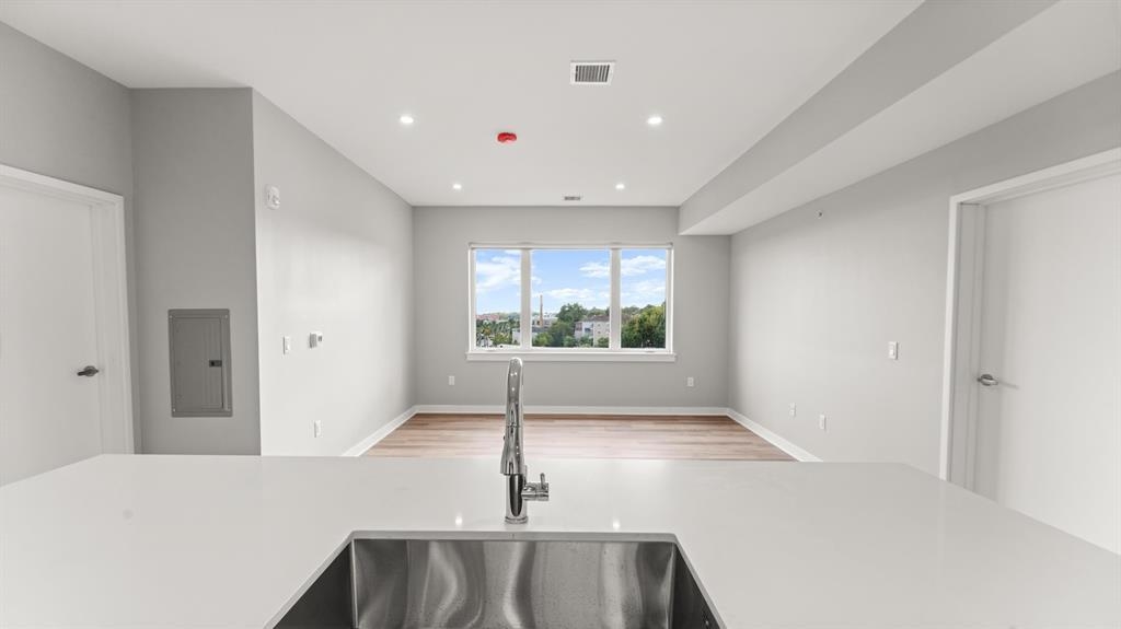 475 COMMUNIPAW AVE Unit: 504