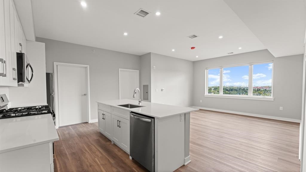 475 COMMUNIPAW AVE Unit: 504