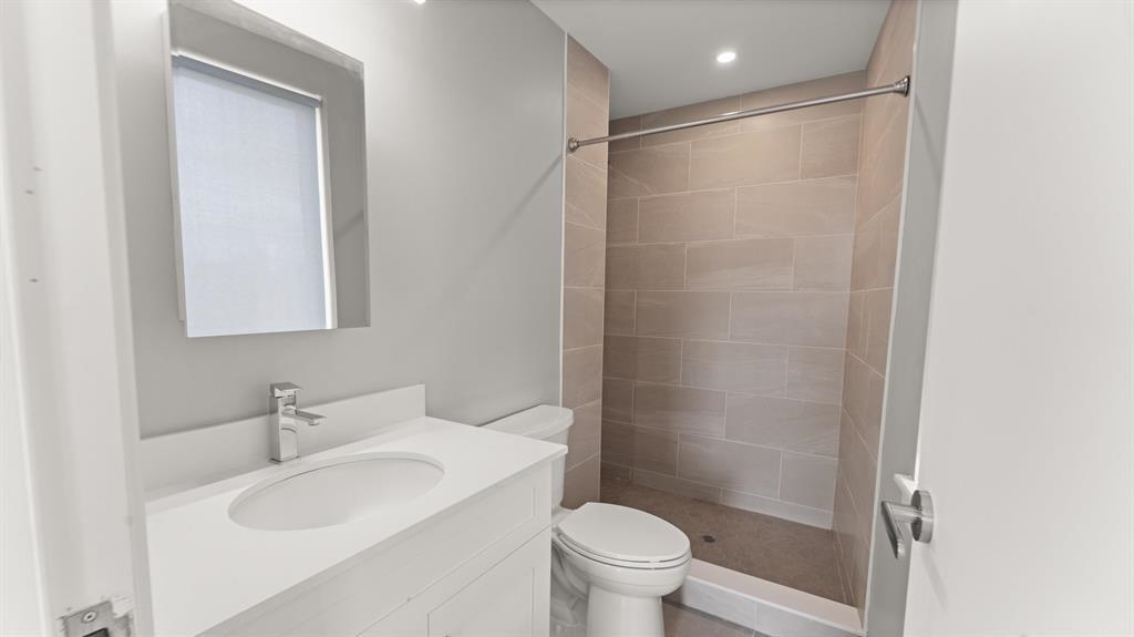 475 COMMUNIPAW AVE Unit: 504