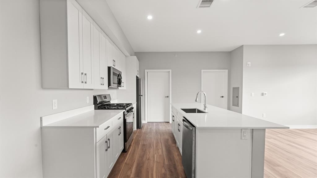 475 COMMUNIPAW AVE Unit: 504