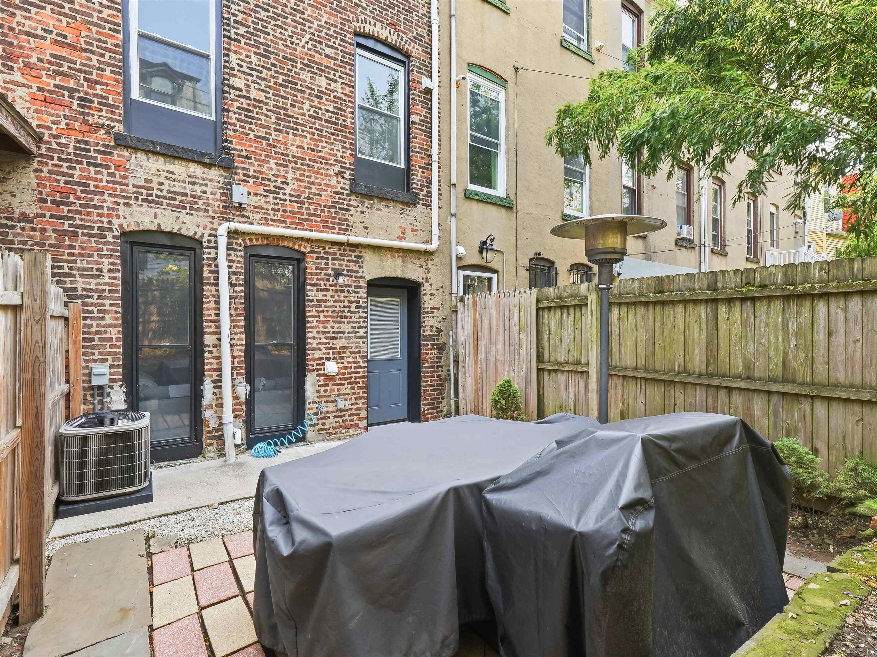 25 CRESCENT AVE