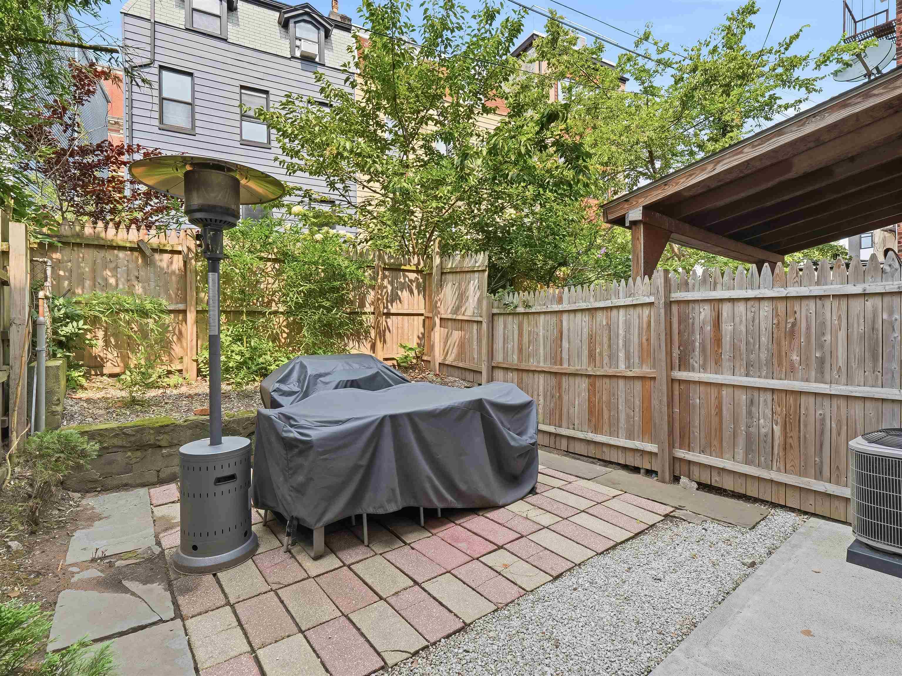 25 CRESCENT AVE