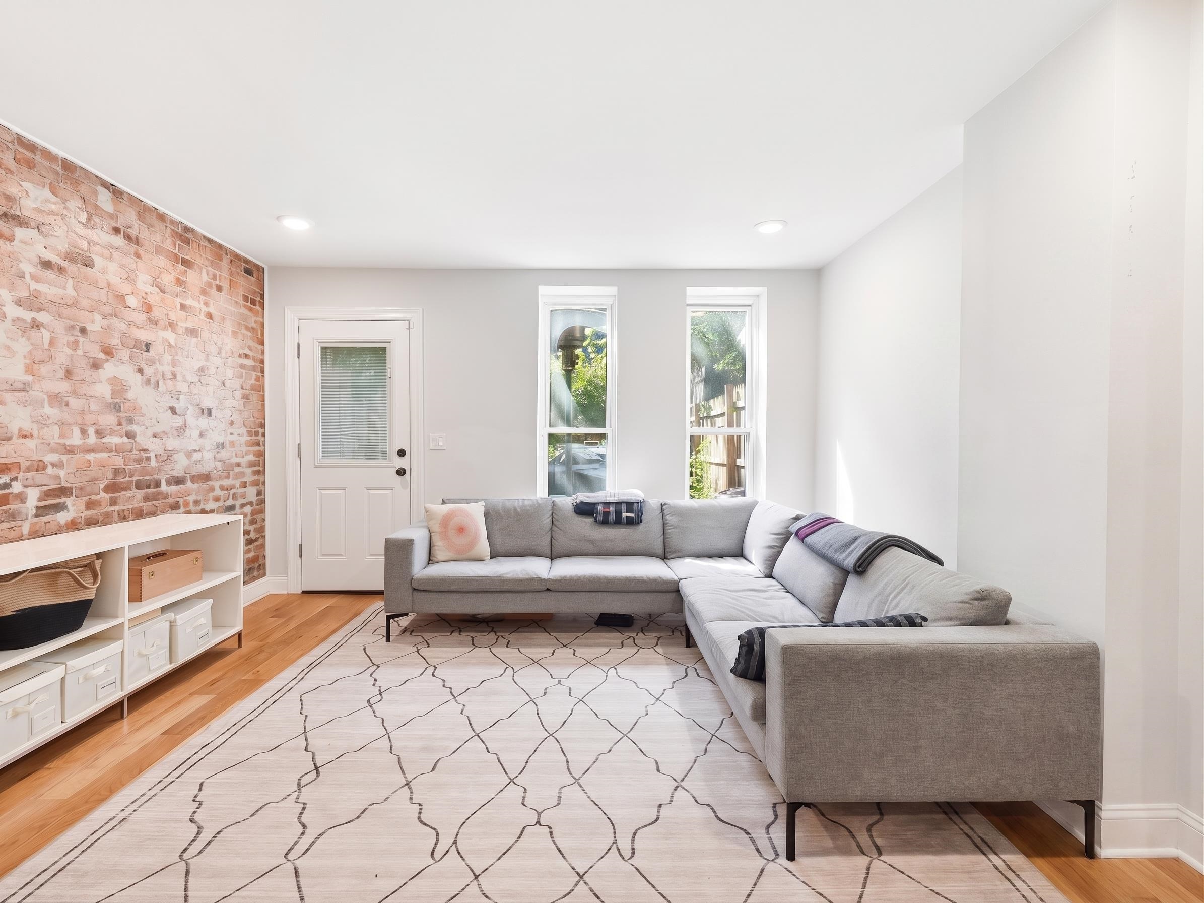 25 CRESCENT AVE