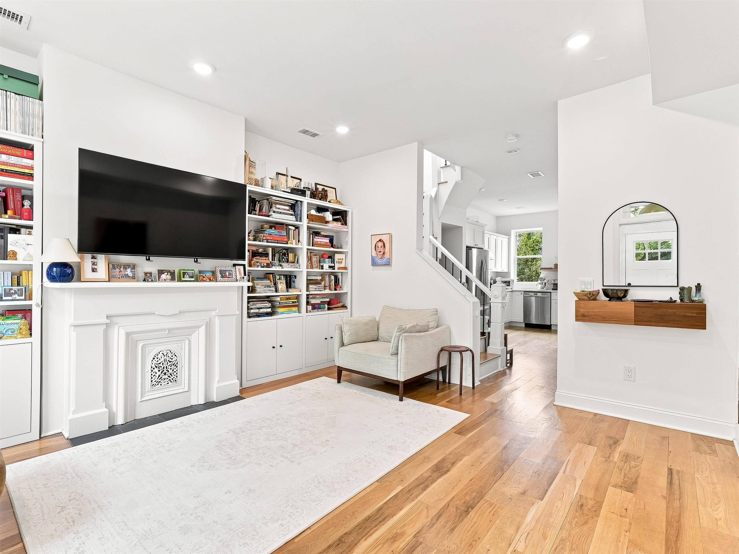 25 CRESCENT AVE