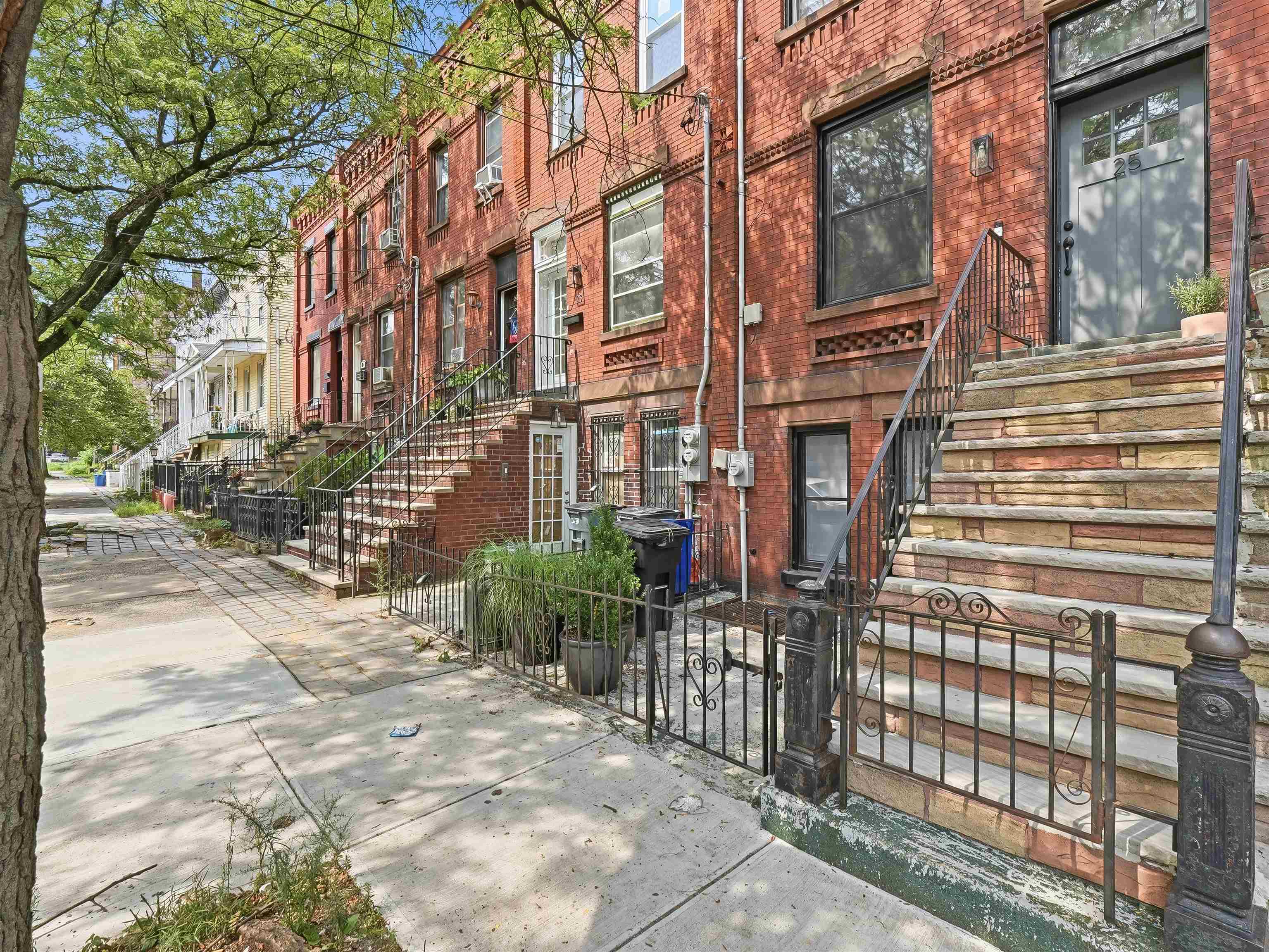 25 CRESCENT AVE
