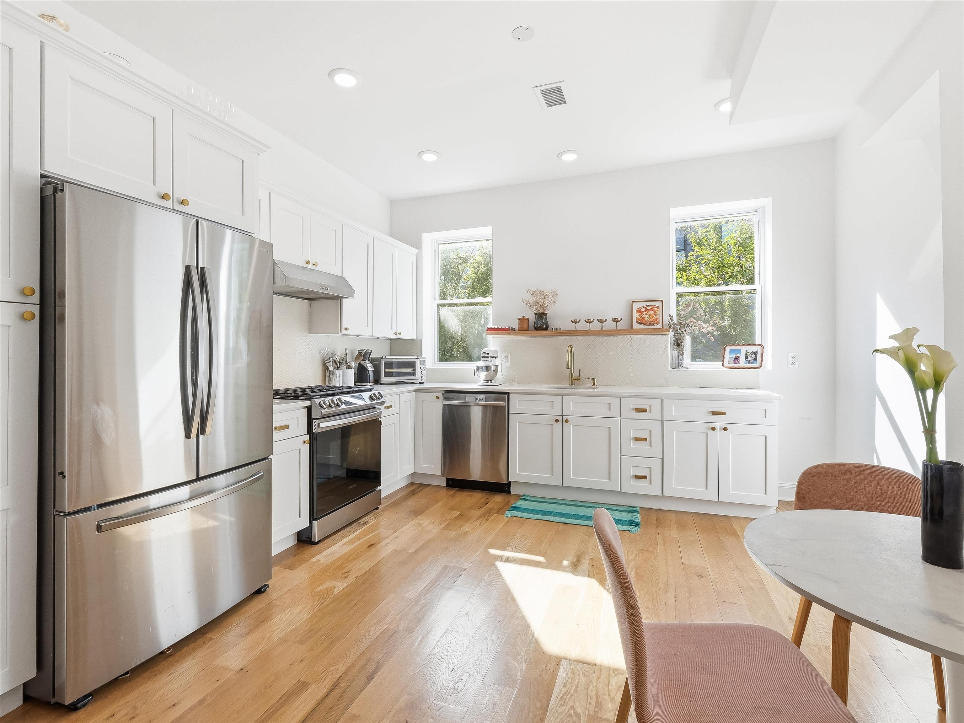 25 CRESCENT AVE