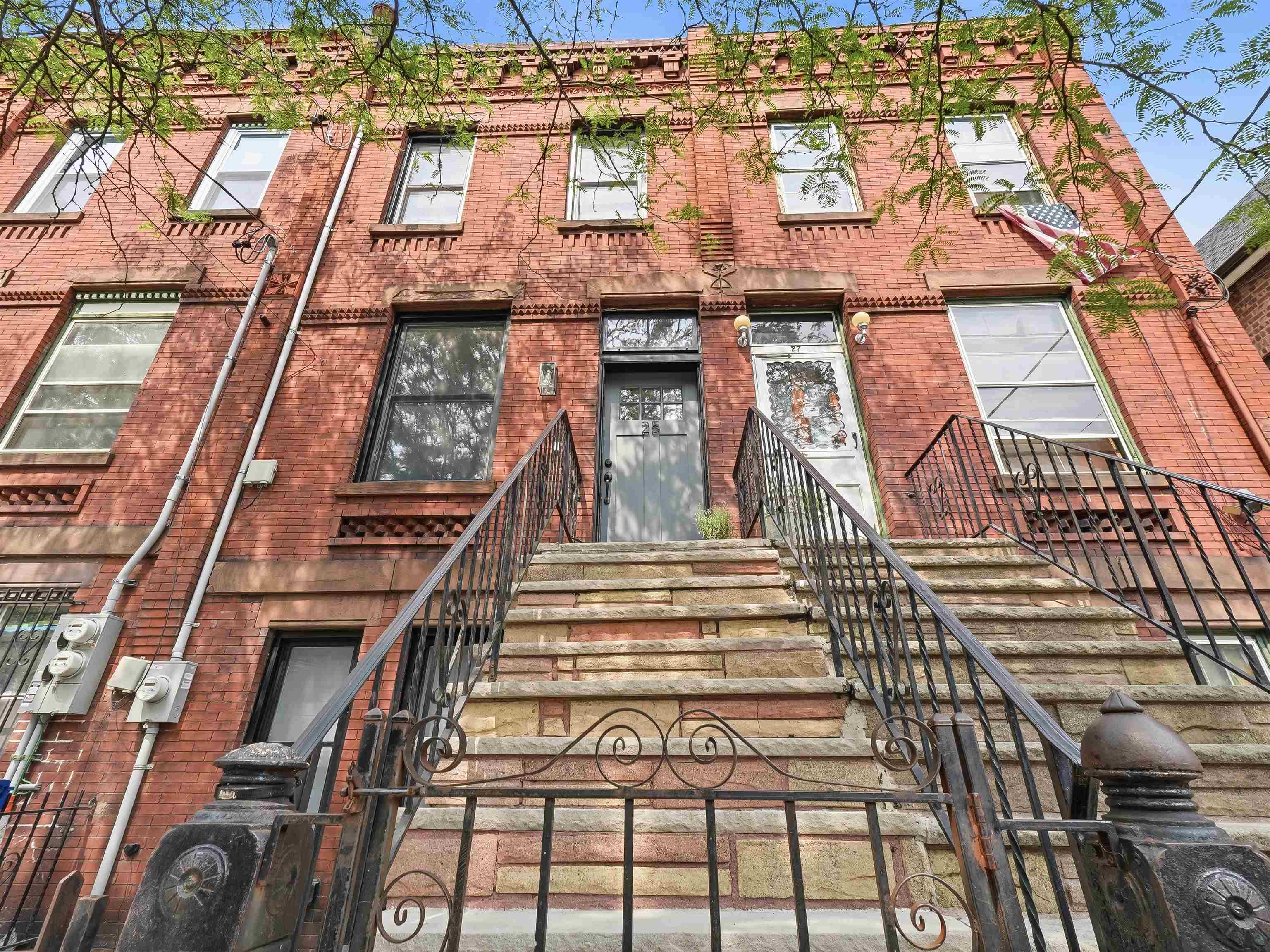 25 CRESCENT AVE